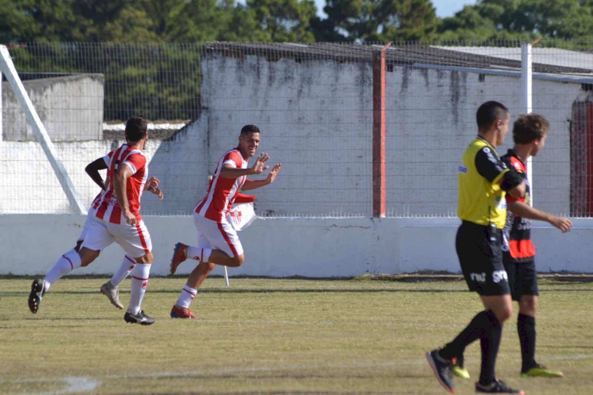 Jogador (centro) estava no grupo da Divisão de Acesso do ano passado