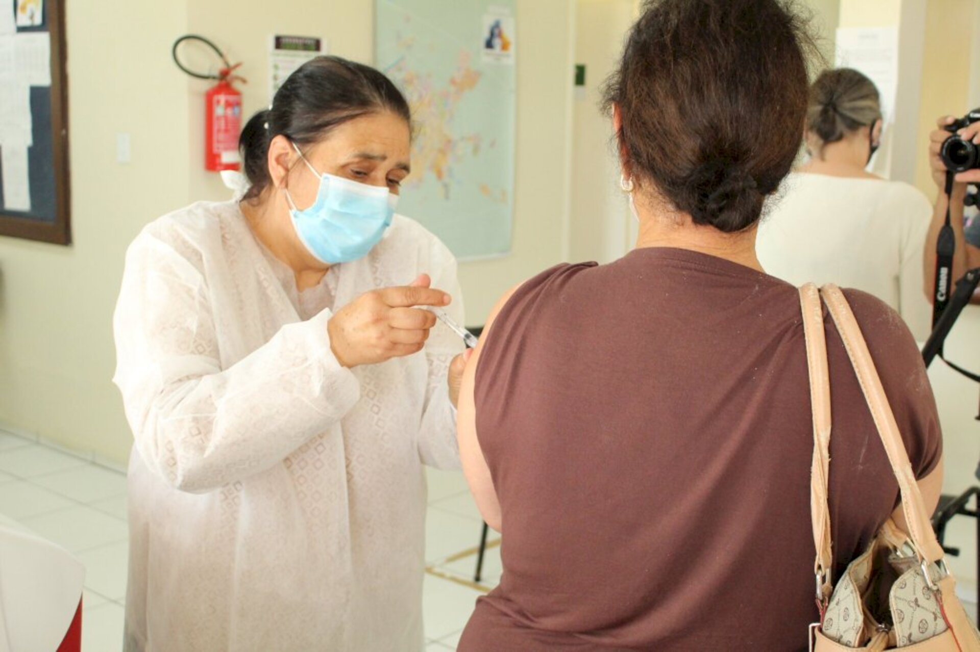 Imunização prossegue nesta quarta-feira para idosos de 68 anos