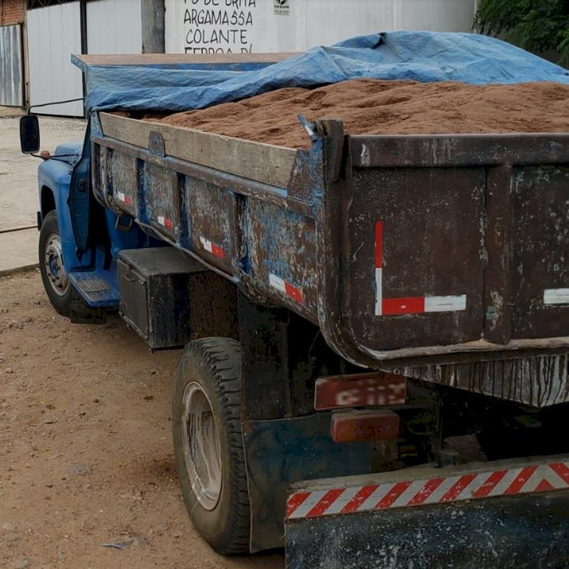 Carga era de 5m³ de areia