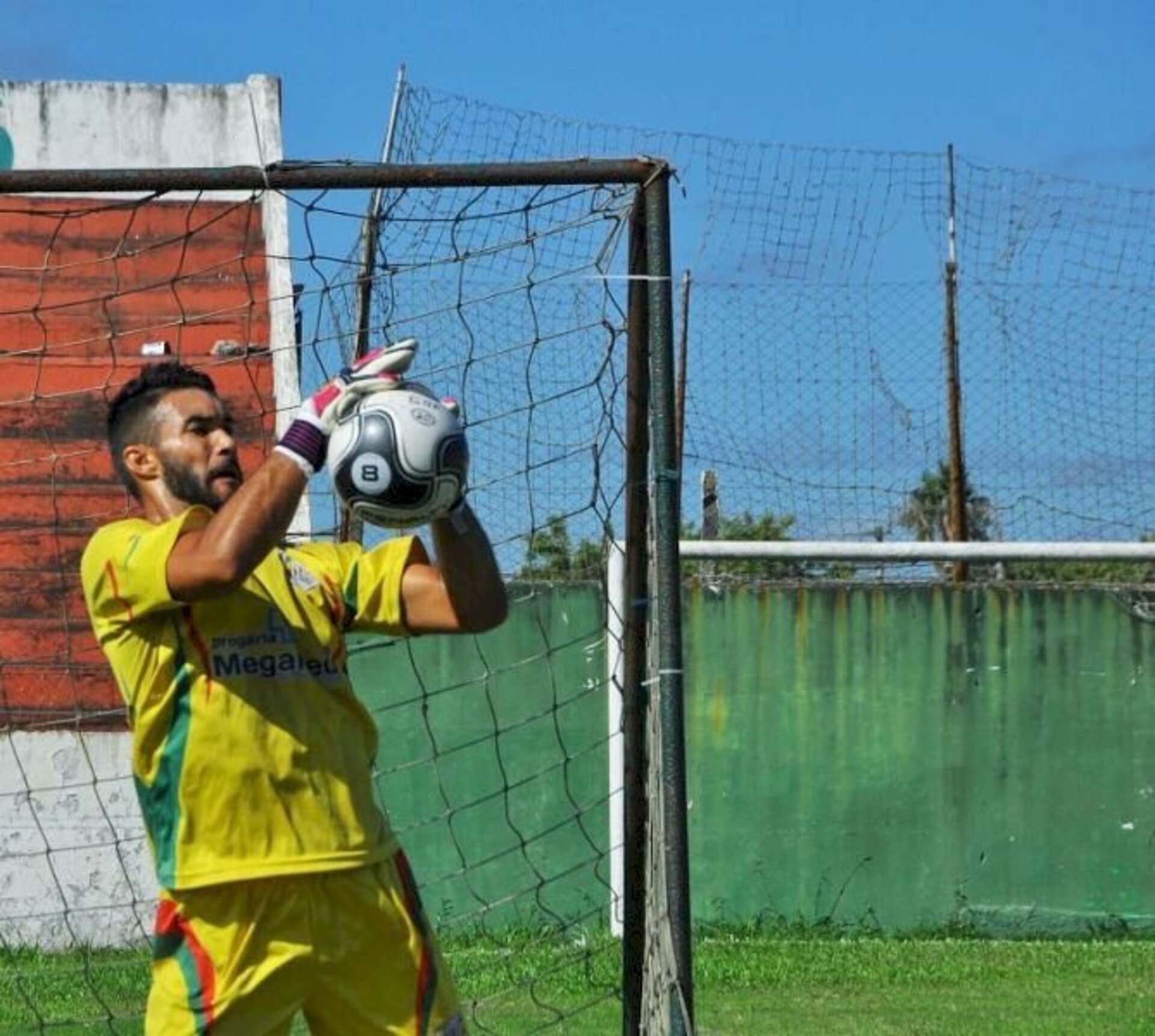 Goleiro Jéferson Hermes reforça plantel do Acesso