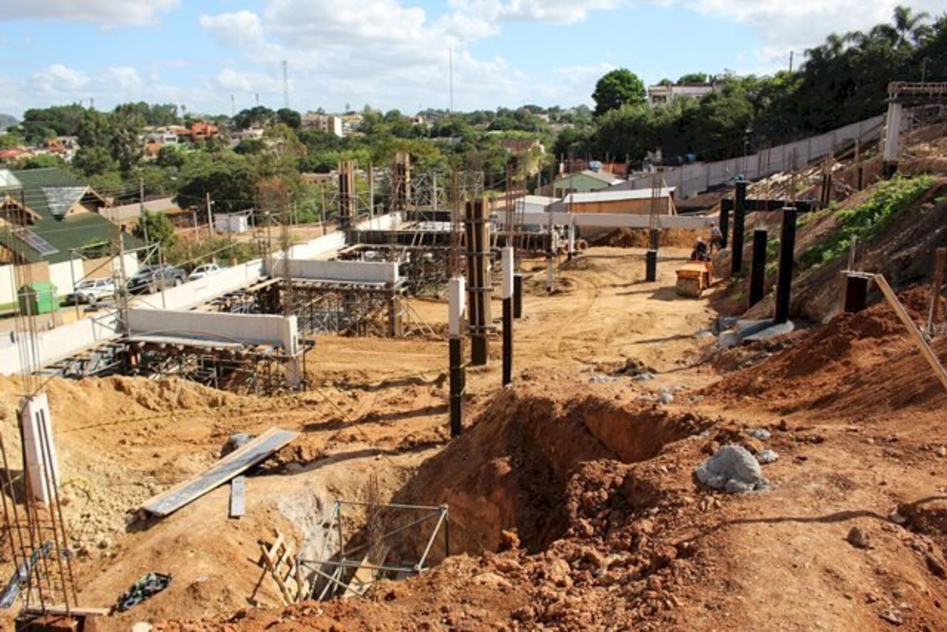 Construção fica ao lado da Santa Casa de Caridade