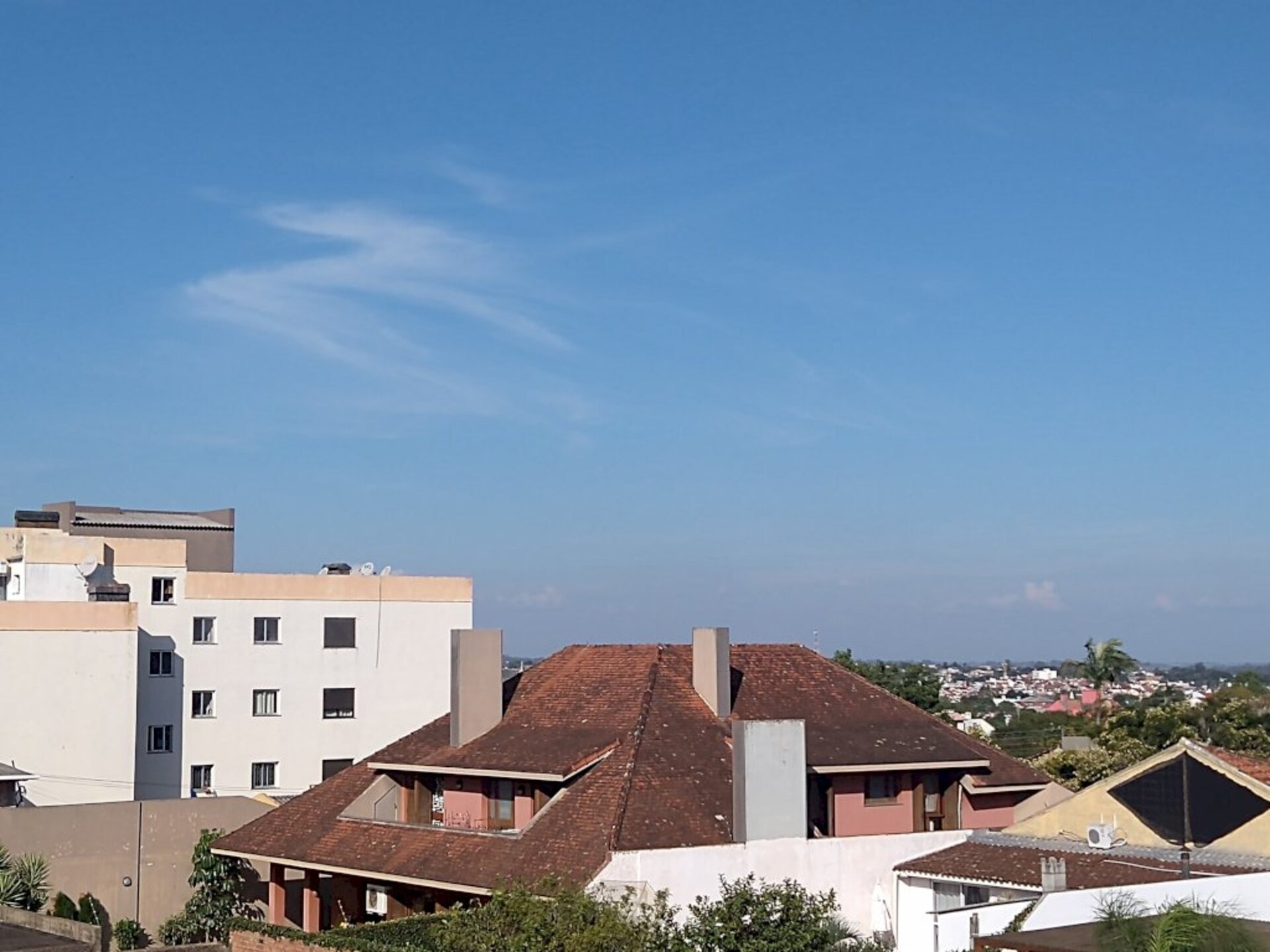 Temperaturas não devem ultrapassar a casa dos 25 graus neste mês