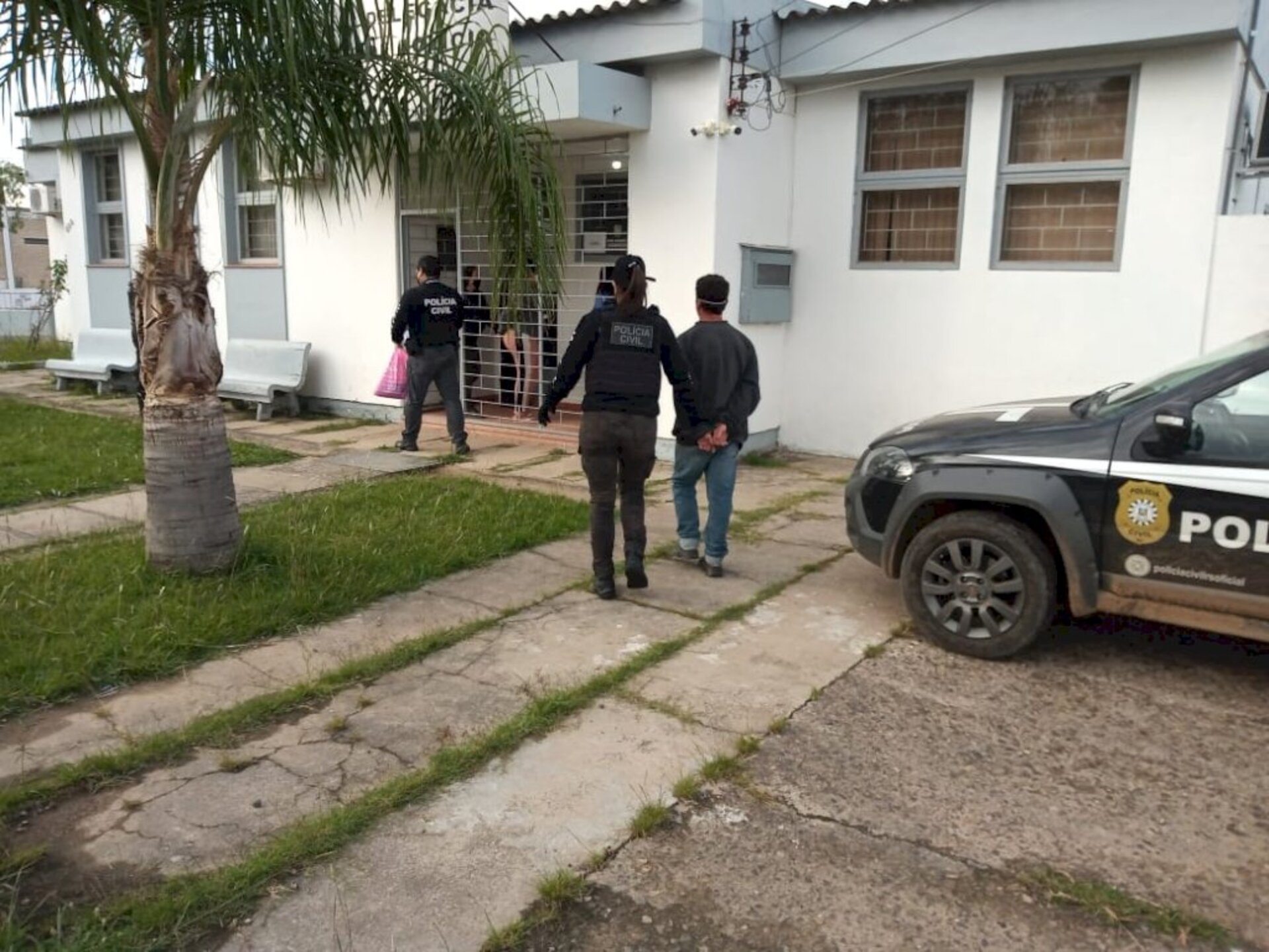 Policiais cumpriram vários mandados de prisão