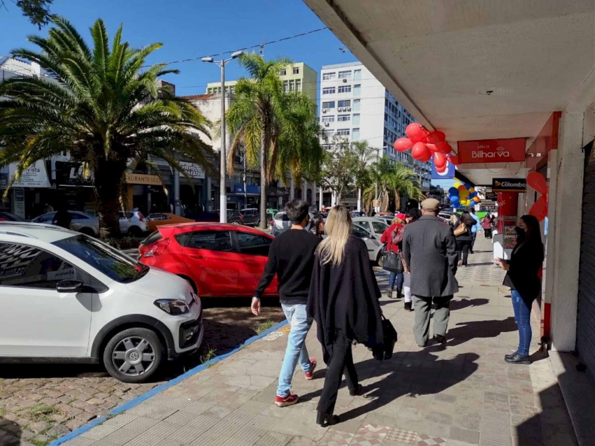 Alguns estabelecimentos abrirão no feriado e no domingo