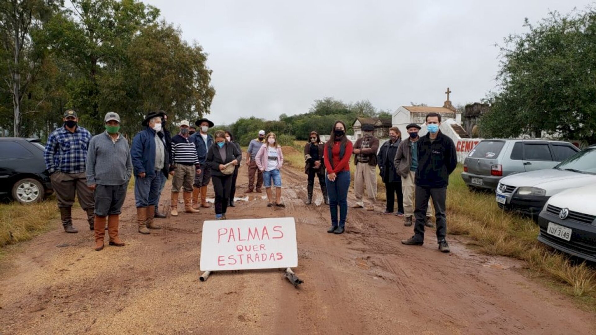 Mobilização aconteceu em frente ao cemitério de Palmas