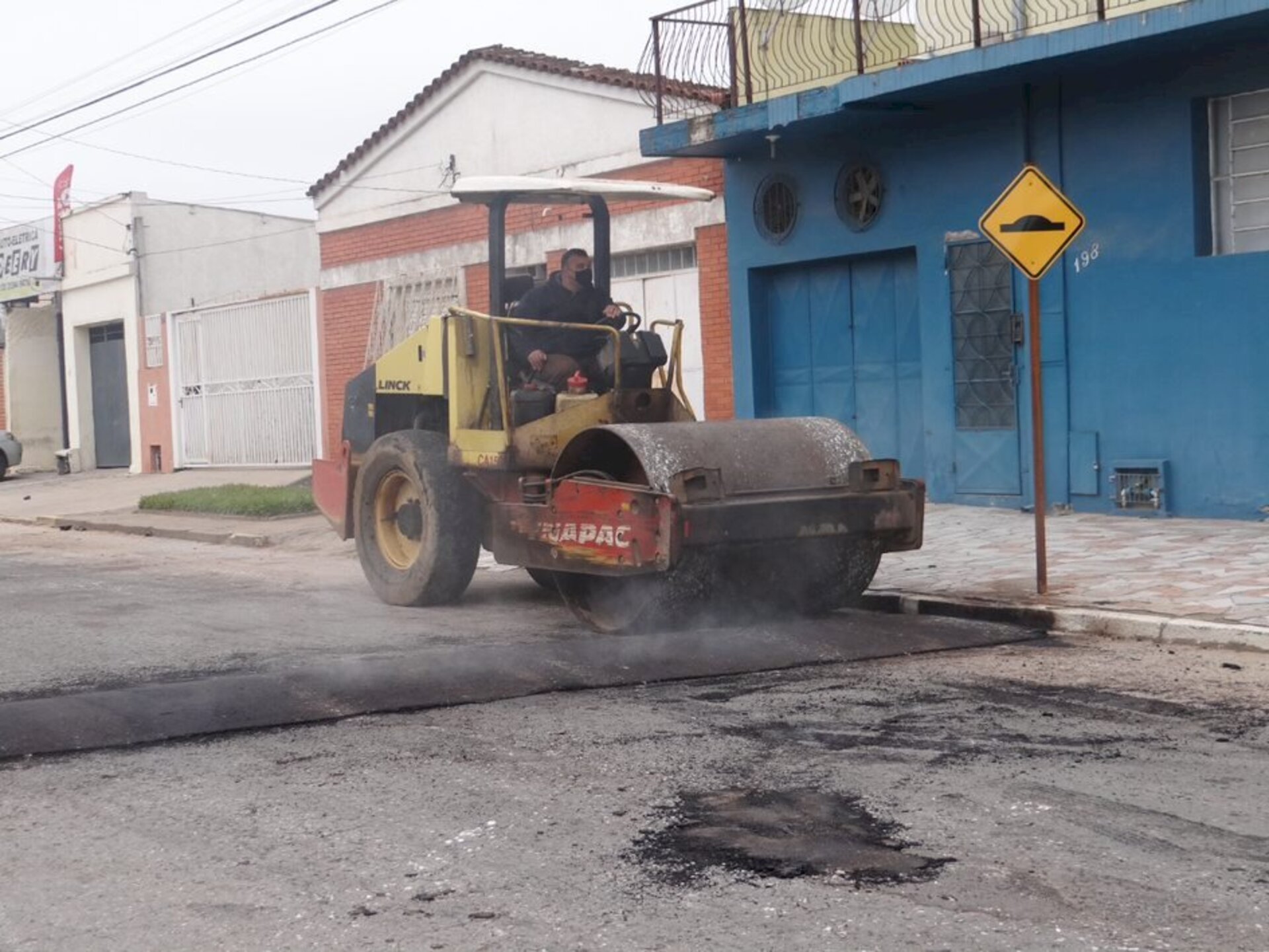Manutenção está sendo feita nas ruas pavimentadas