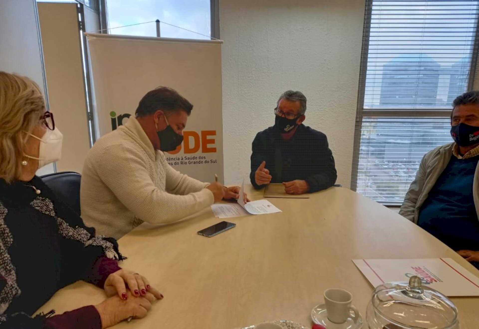Gestores do governo municipal se reuniram com representante do Estado