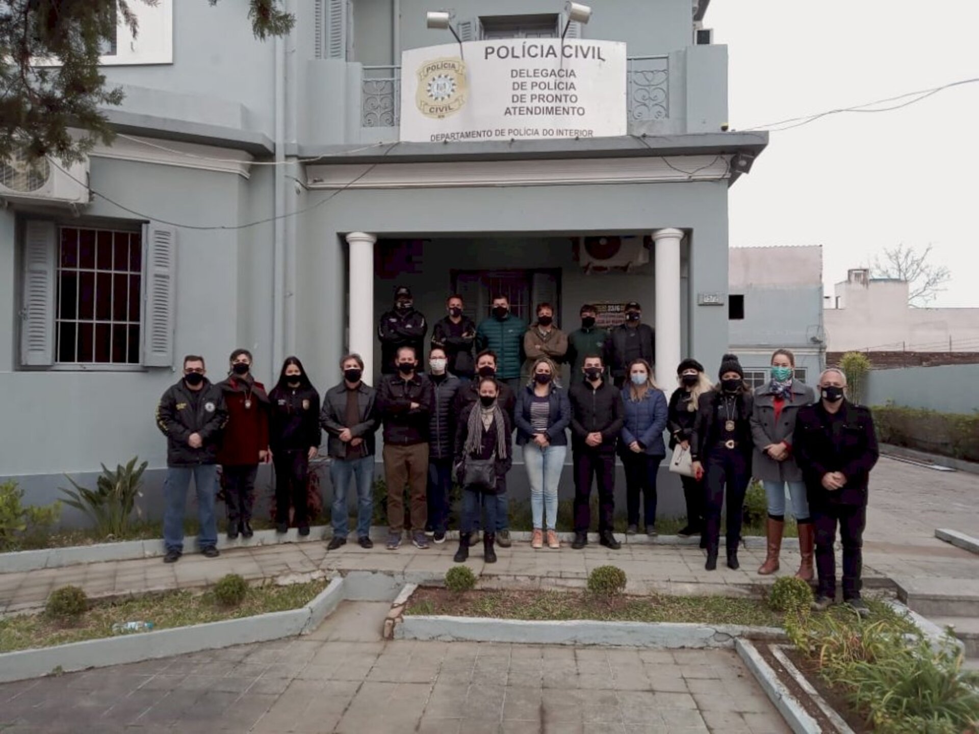 Ato aconteceu em frente à DPPA de Bagé