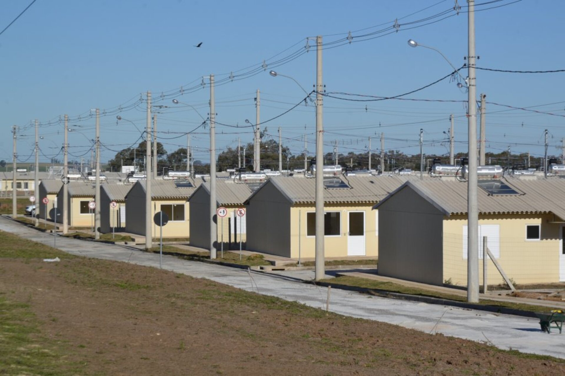Sorteados não ocupam casas e apartamentos e vendem ou alugam os imóveis