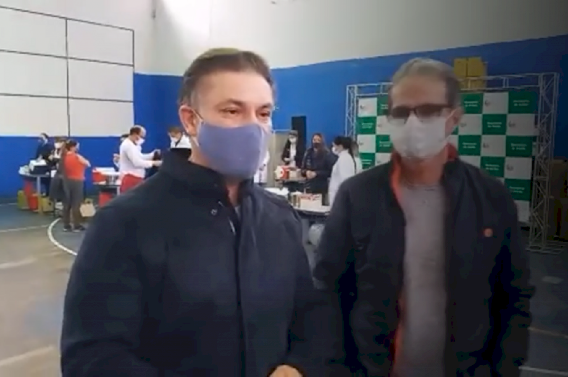 Anúncios foram feitos em live