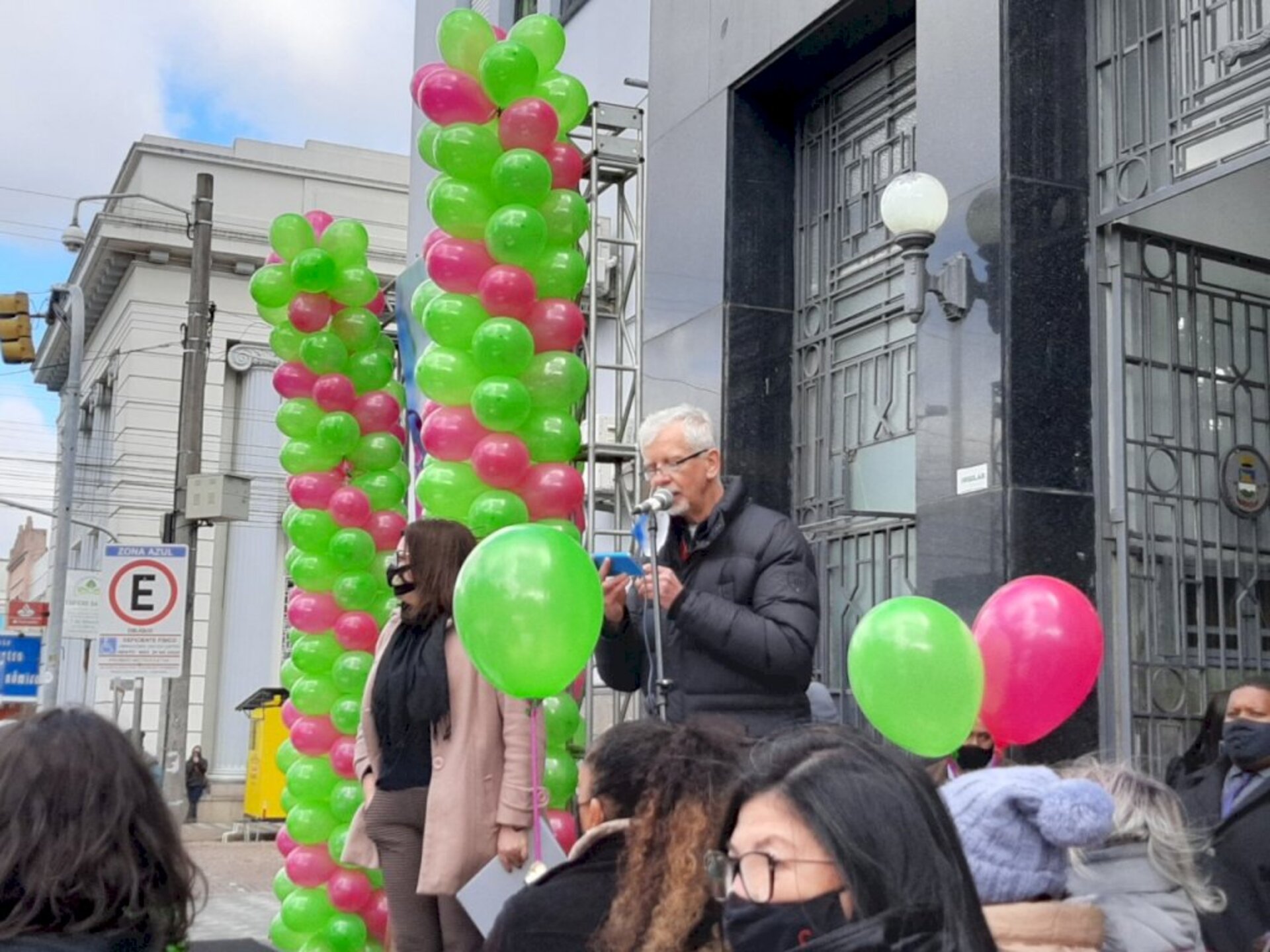 Político discursou na sessão de entrega do Título de Cidadã Bageense