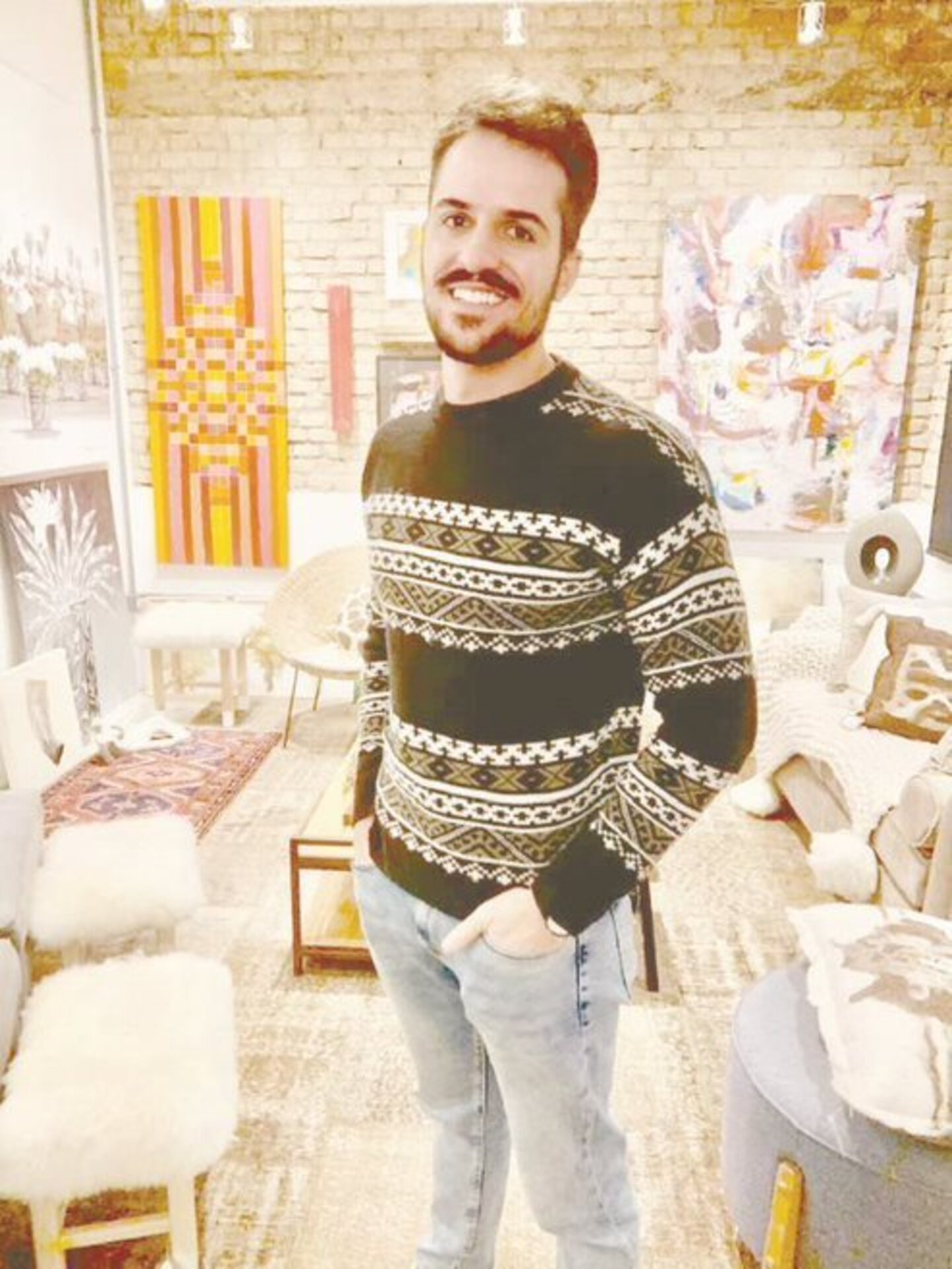 Mateus Marin na turma conhecida que circulou pela AZ Galeria no último finde