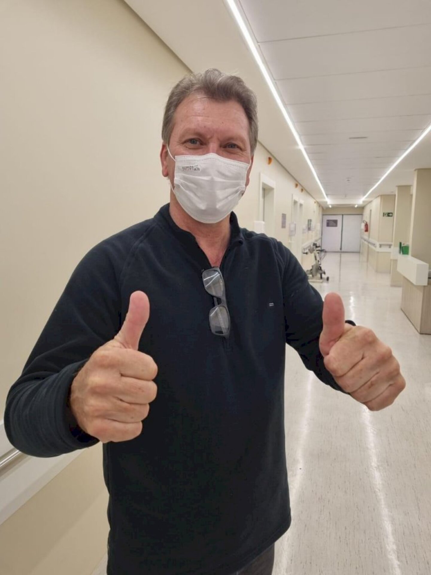 Deputado federal deixou o hospital nesta quinta