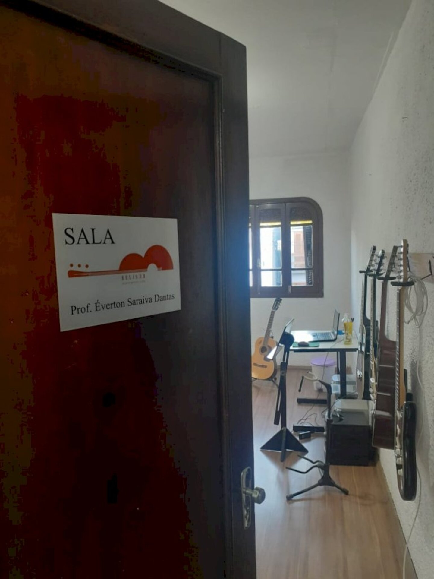 Uma sala foi inaugurada em sua homenagem em uma escola de música