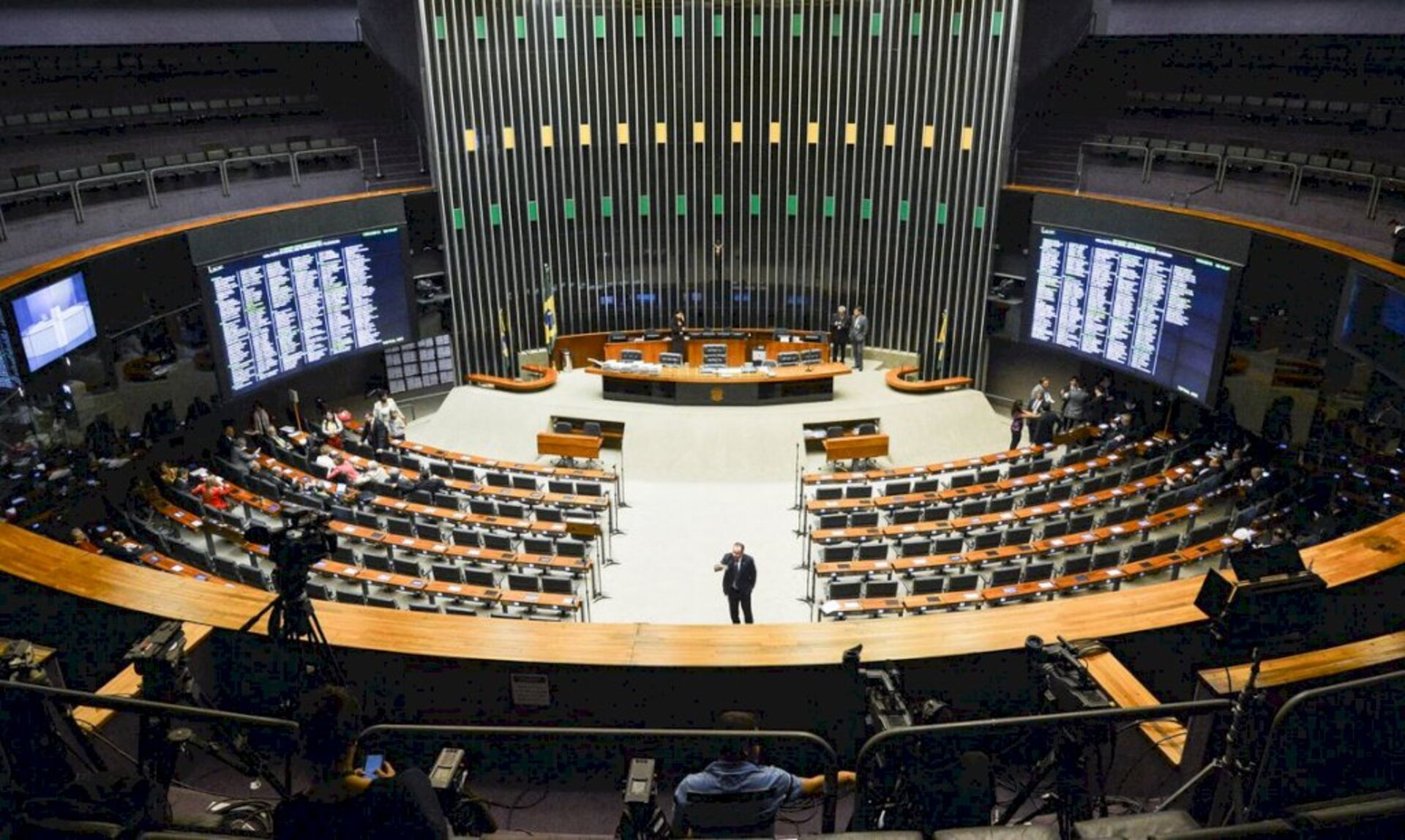 Na avaliação de críticos, foram aprovadas matérias que enfraquecem combate à corrupção
