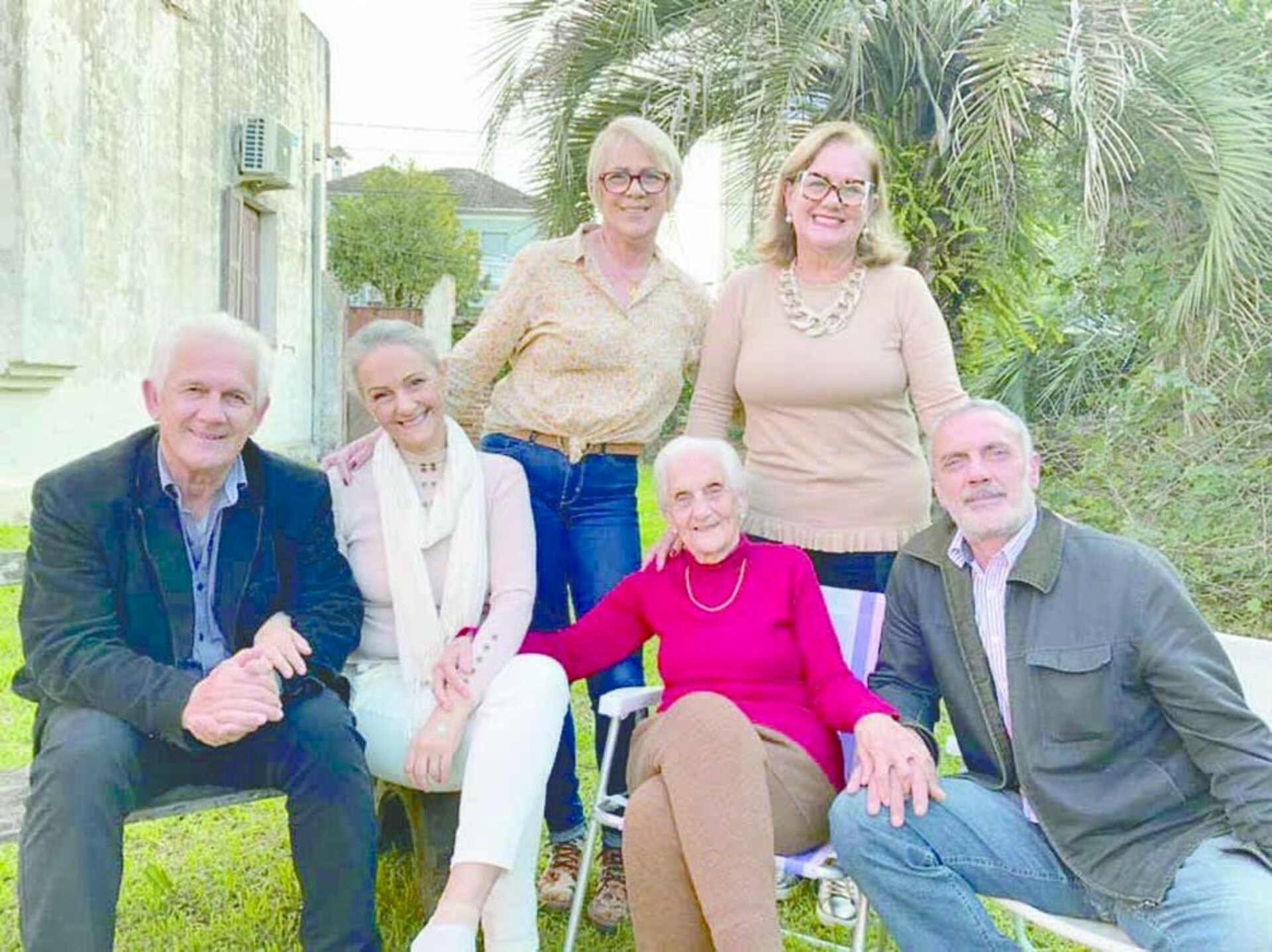 Com leveza de alma, a senhora Maria Zilá Duarte Rosa completou 91 anos domingo, 11 de julho, cercada pelo carinho dos filhos, José Antônio, Virgínia, Lourdes Helena, Ana Lúcia e Paulo Renato. A ela e a sua querida família, o carinho de Paralelo MP