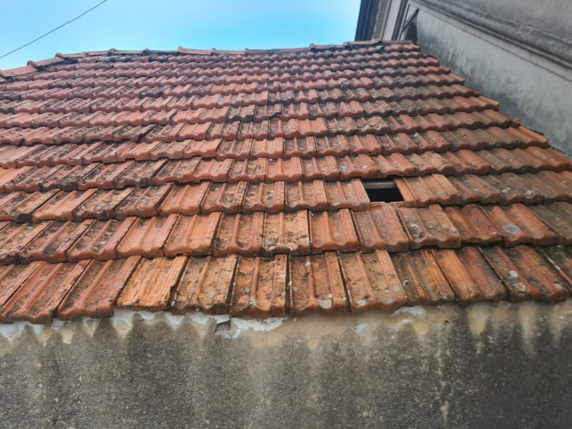 Telhado da paróquia precisa ser reformado