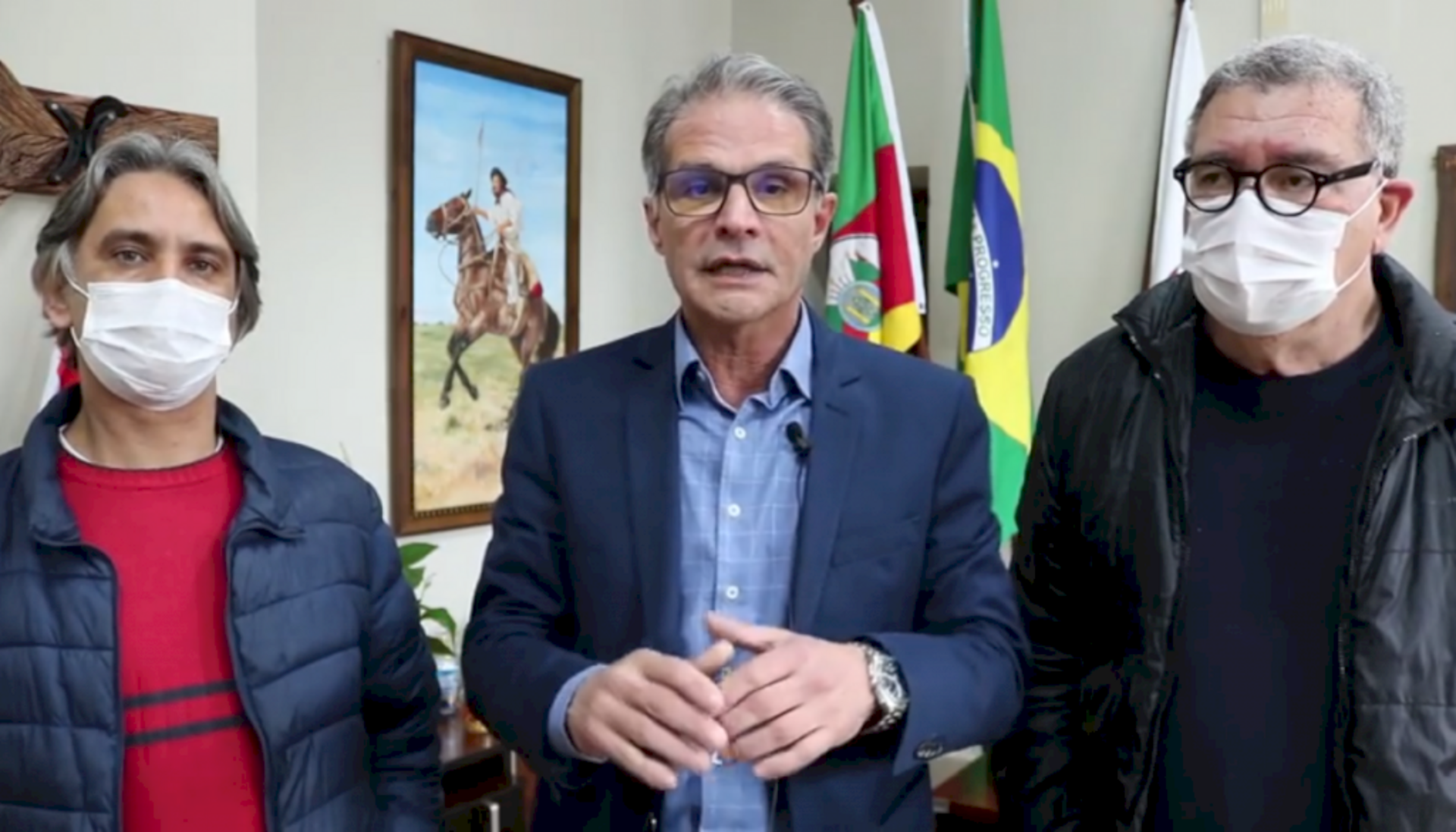 Gomes, Kalil e o secretário-adjunto de Saúde, Ricardo Necchi, anunciaram novidade