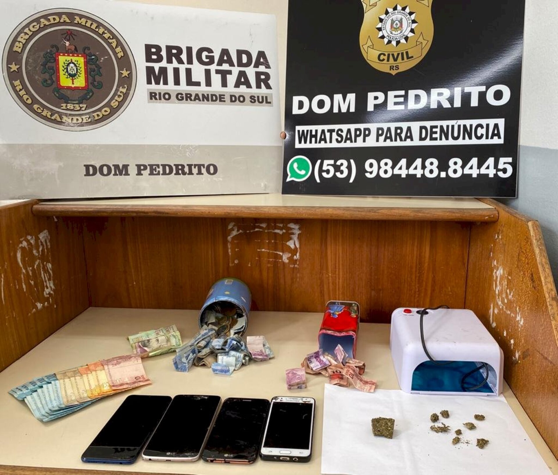 Material apreendido pela polícia