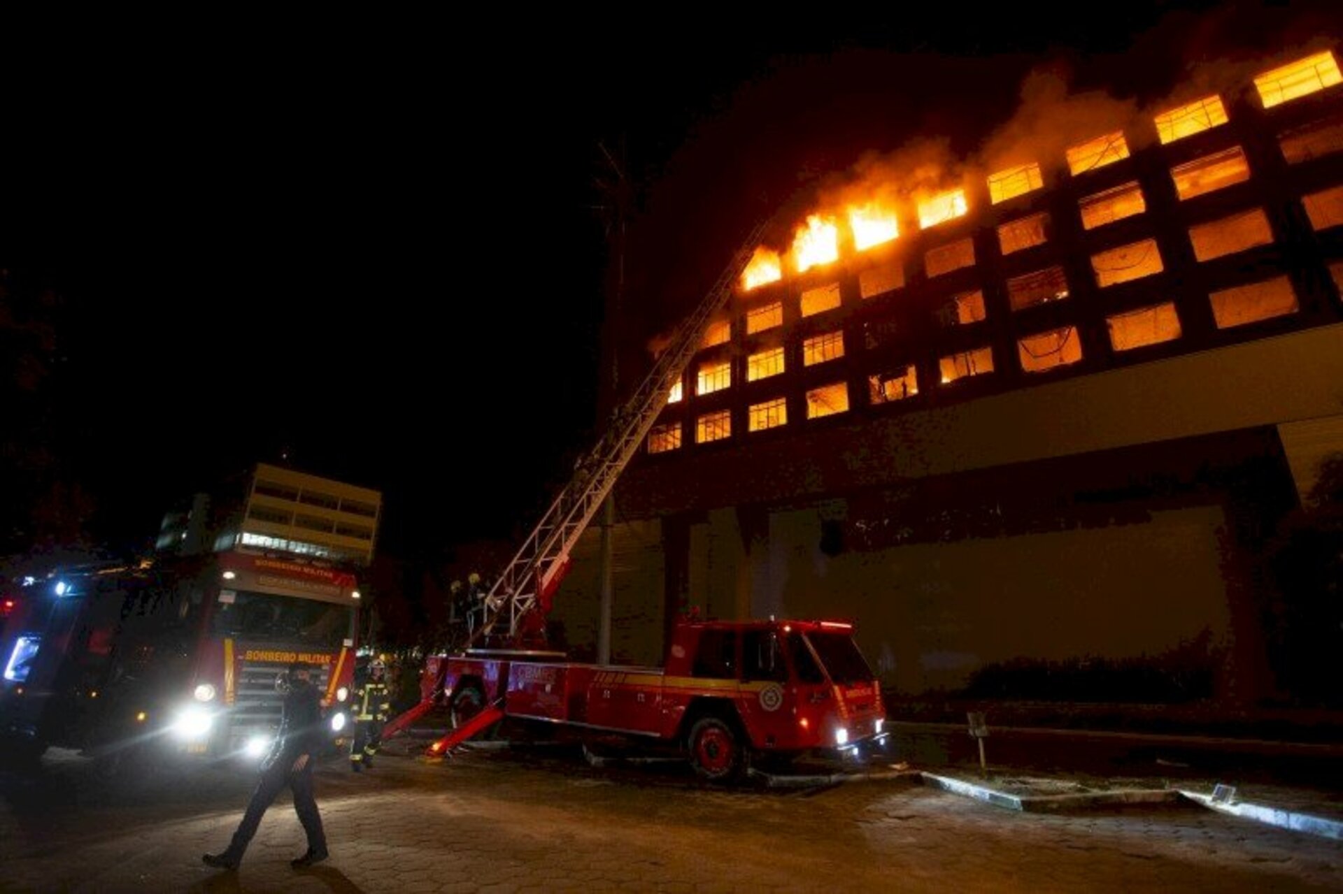 Incêndio destruiu o prédio da Segurança Pública