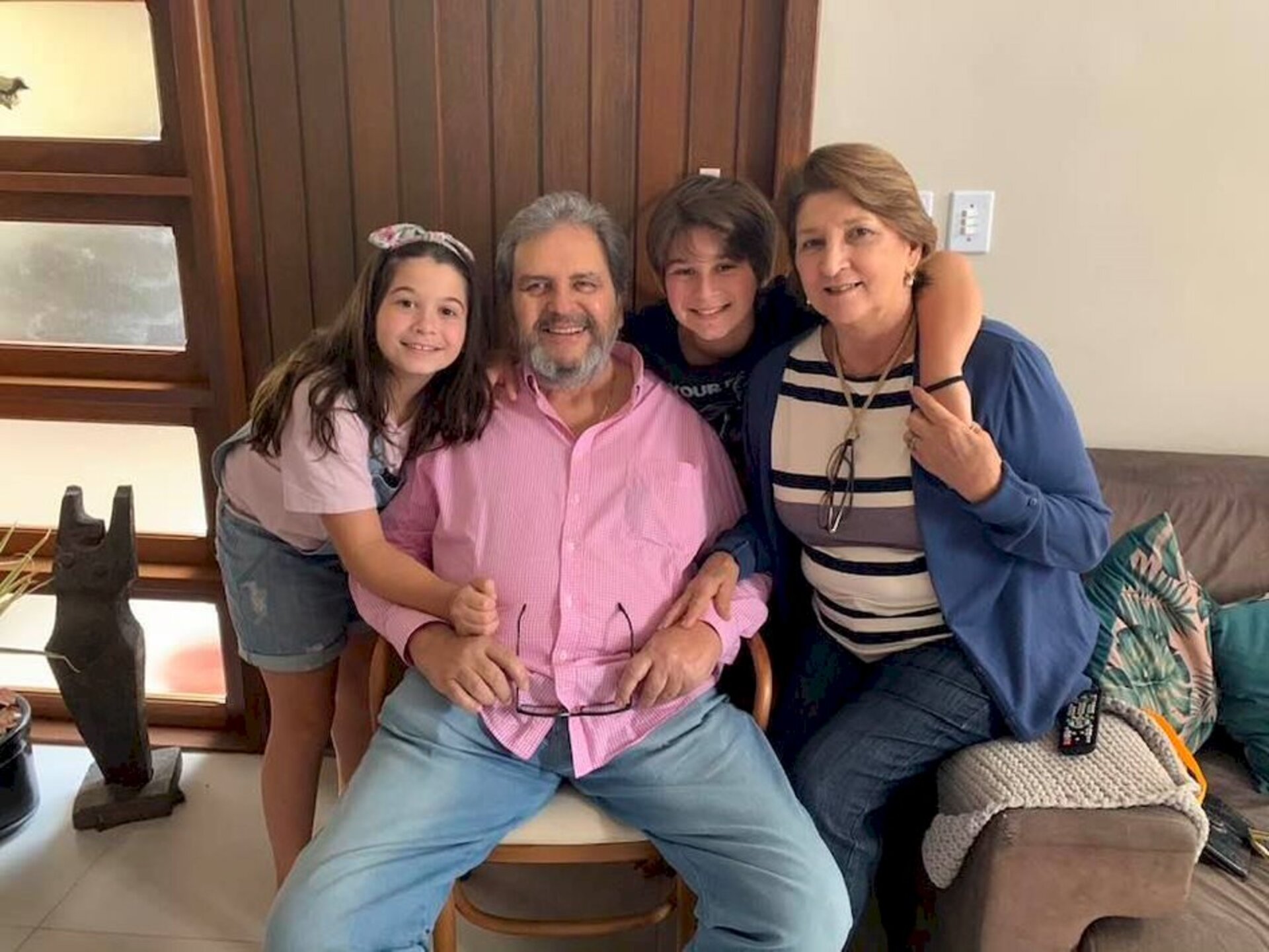No dia dos avós, Luís Mário Belleza e Maria Inês com os netinhos Bruno e Joana