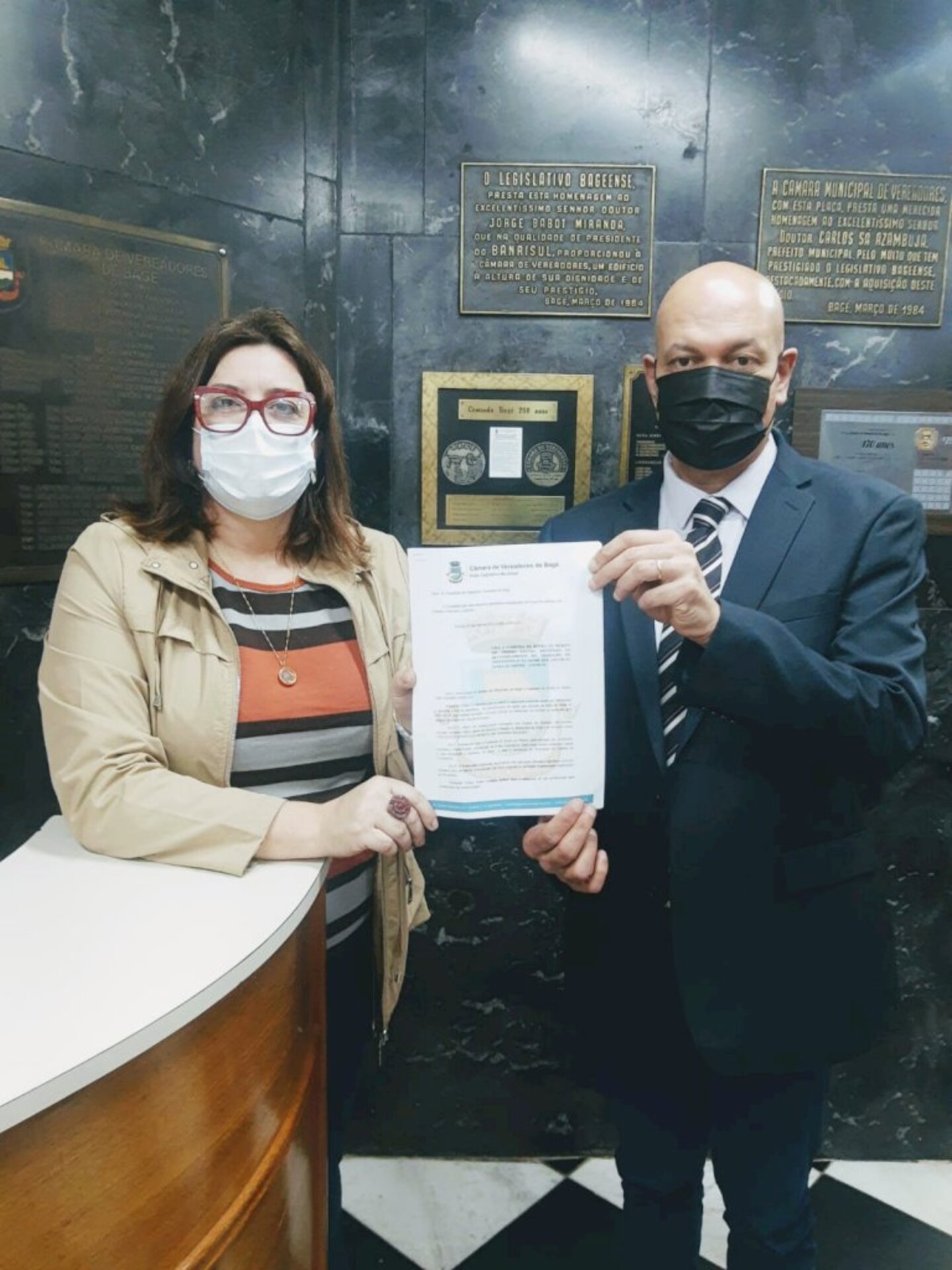 Vereadores homenageiam médica vítima da covid-19