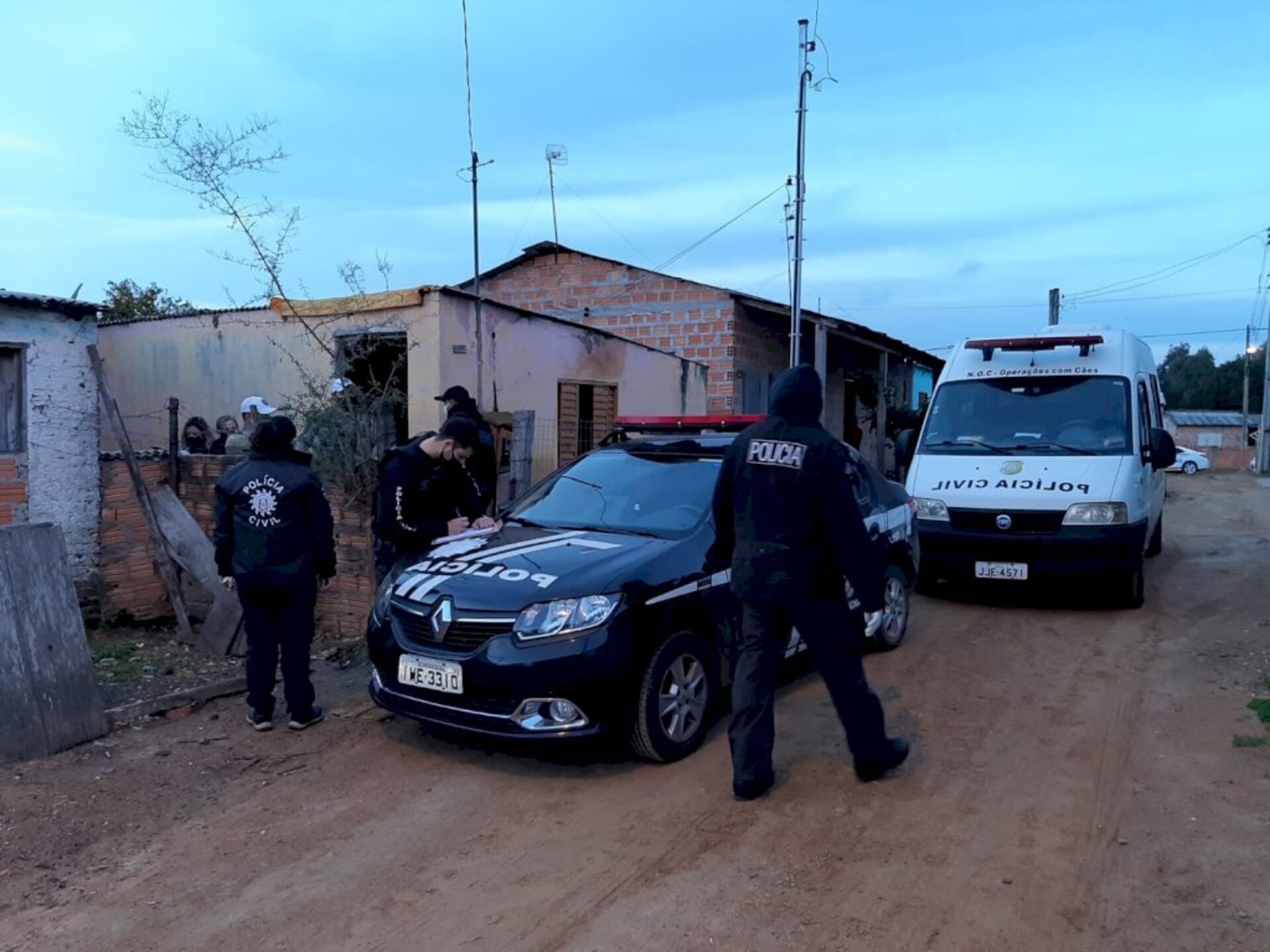 Policiais percorreram diversos locais no município