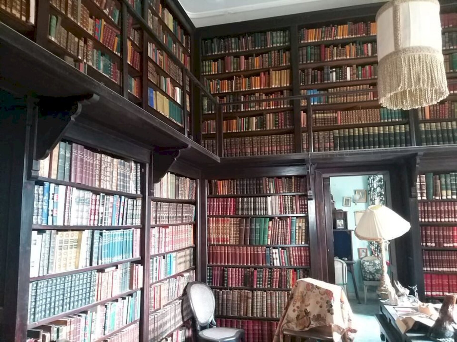 Acervo vasto é uma das maiores riquezas culturais do castelo