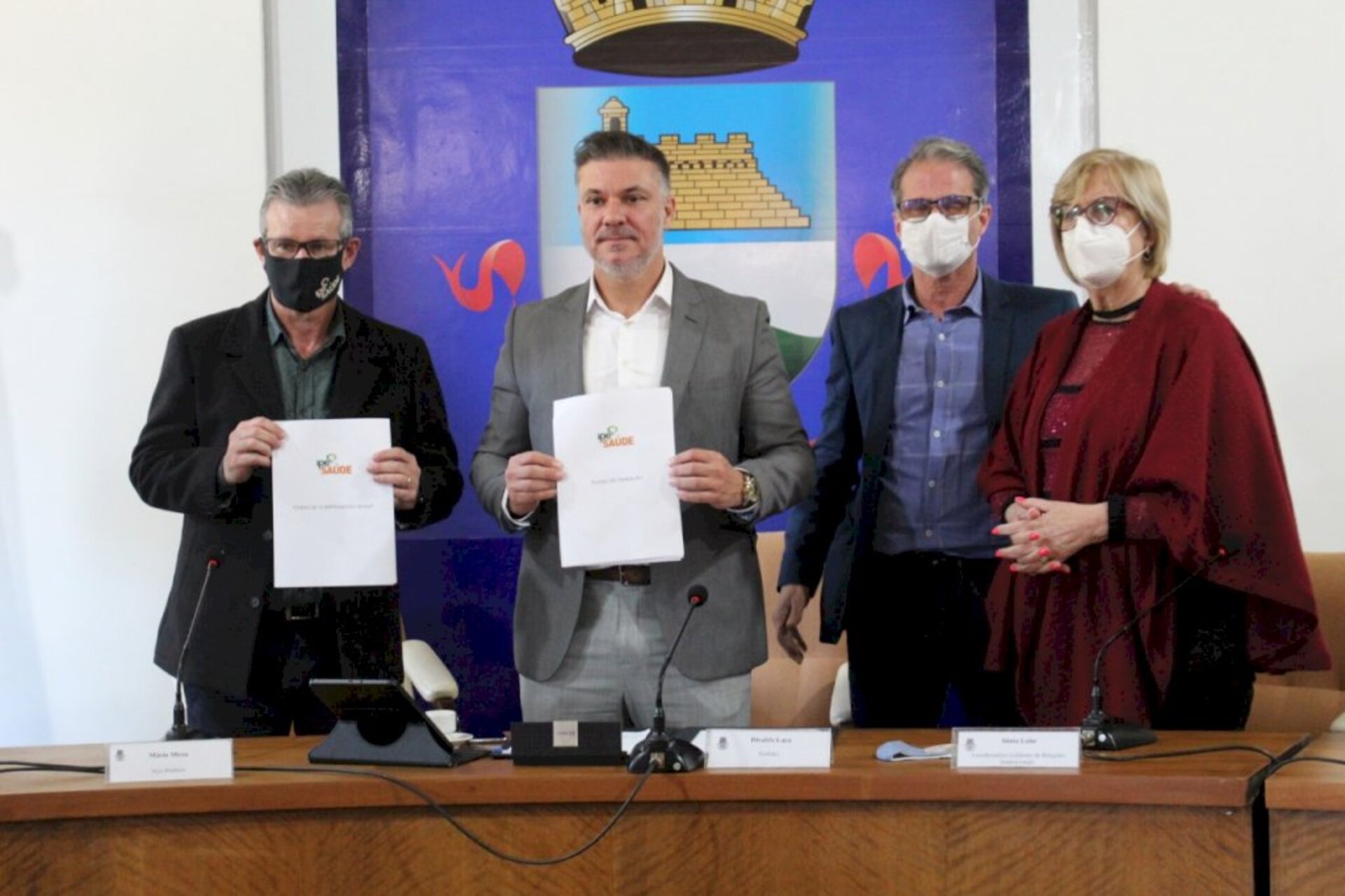 Assinatura do ato oficial aconteceu no salão nobre da Prefeitura