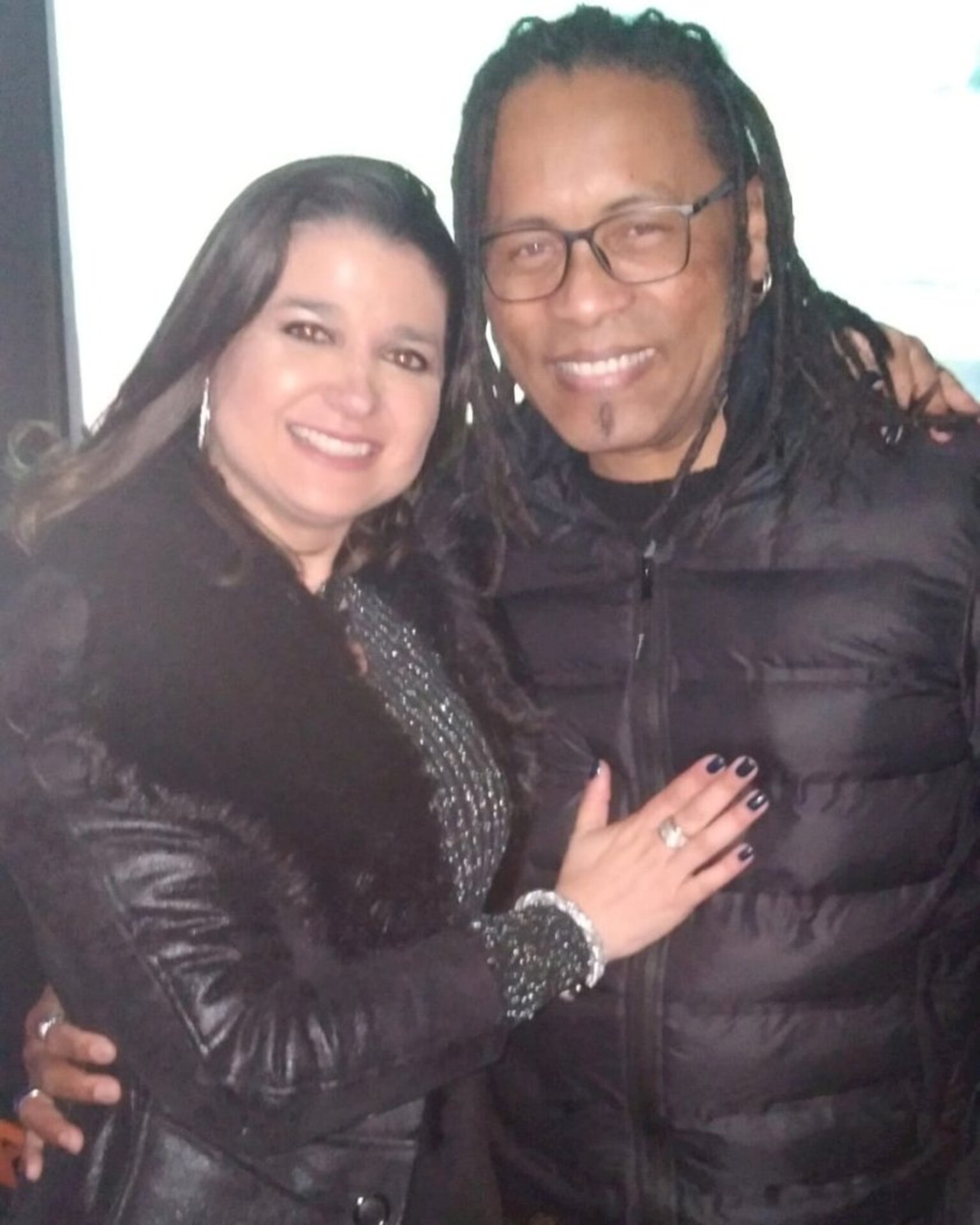 Anelise Gimenes ao lado do cantor gaúcho