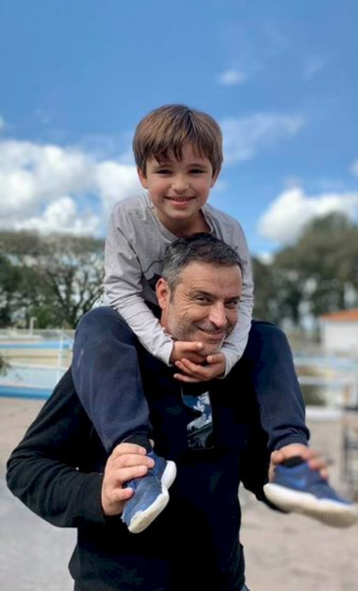 Nelsinho Maia da Silveira curtindo o finde com o filhão José Inácio no Cantegril Clube