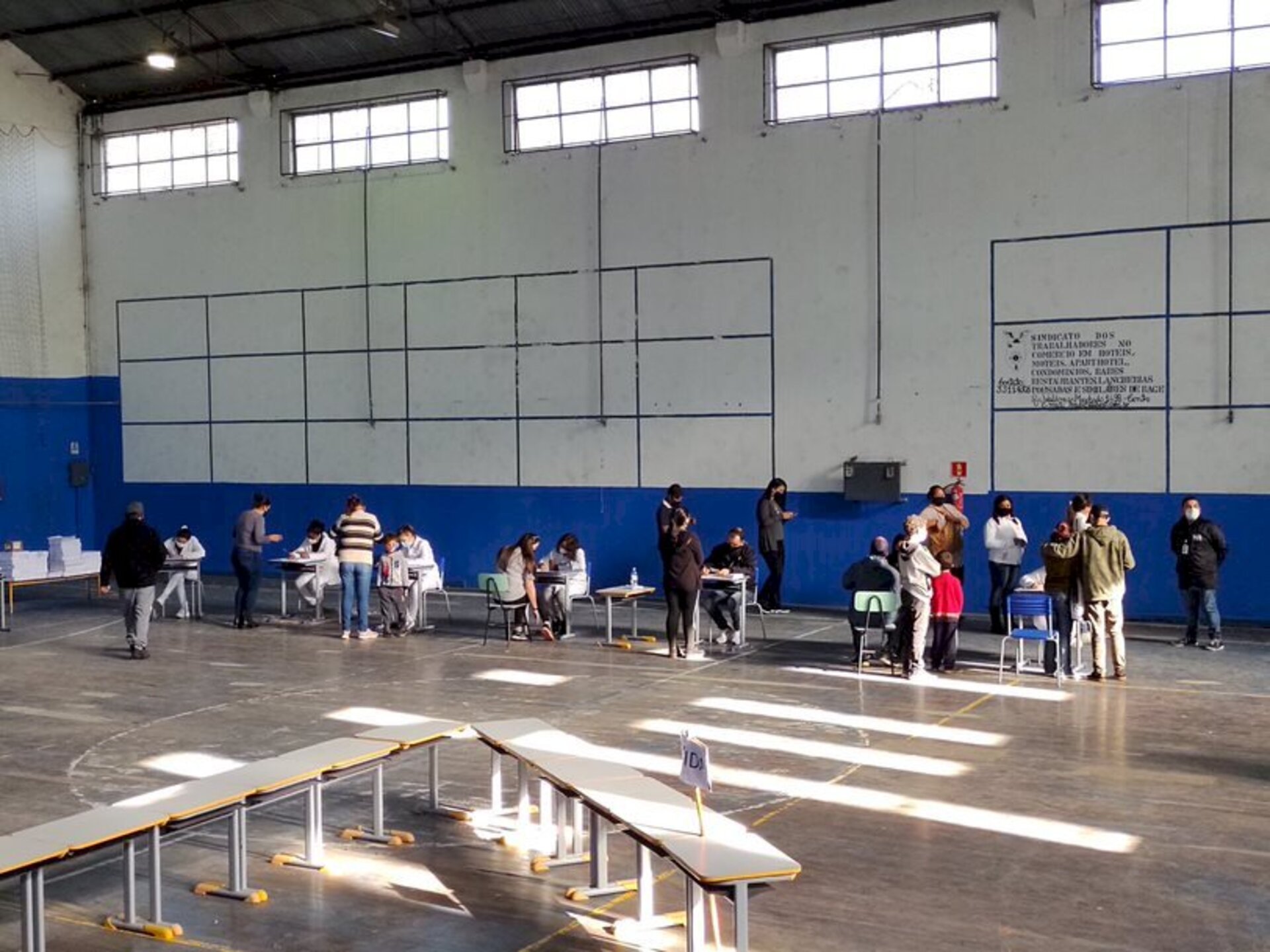 Imunização acontece das 12h às 16h no ginásio