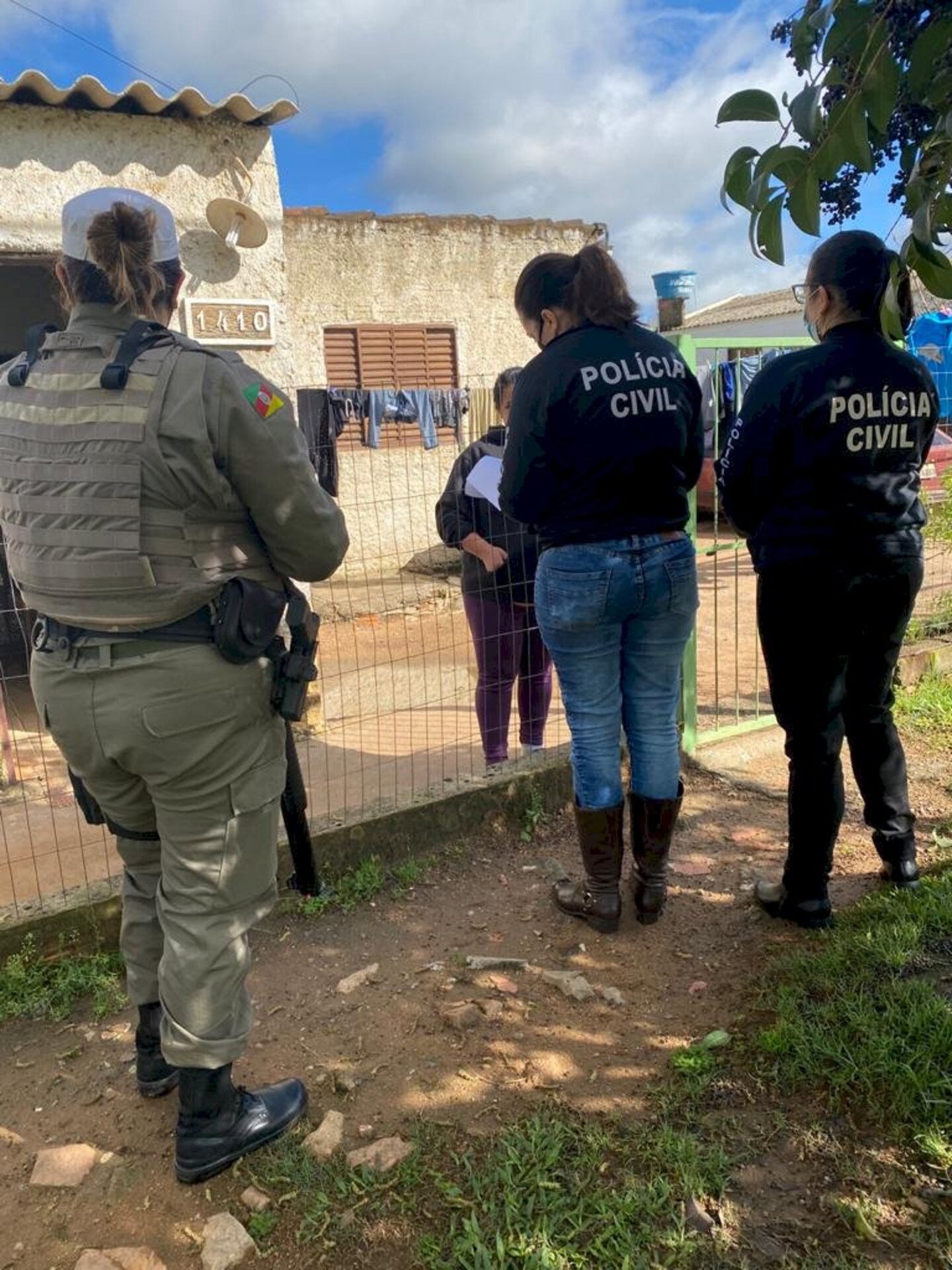 Agentes realizaram diligências nesta quinta-feira na cidade