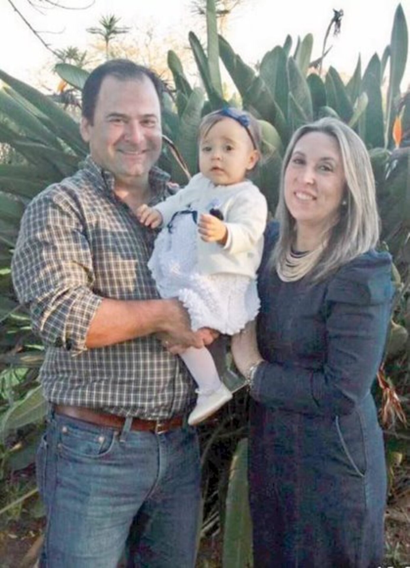 Maurício Machado e Michele Muzza festejaram o primeiro aninho da filha Manuela no Cantegril Clube. Serviço assinado por Clodoaldo Monteiro, décor Simone Ebert e fotos por Munique Monteiro. #Parabéns!