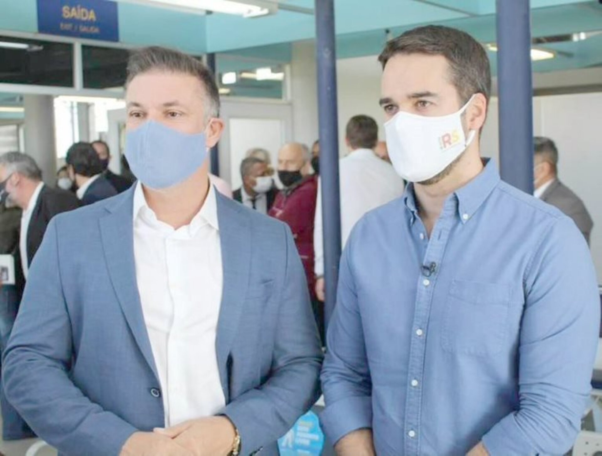 Com o devido decoro, o prefeito Divaldo Lara recebeu o governador Eduardo Leite no Aeroporto Comandante Gustavo Kraemer