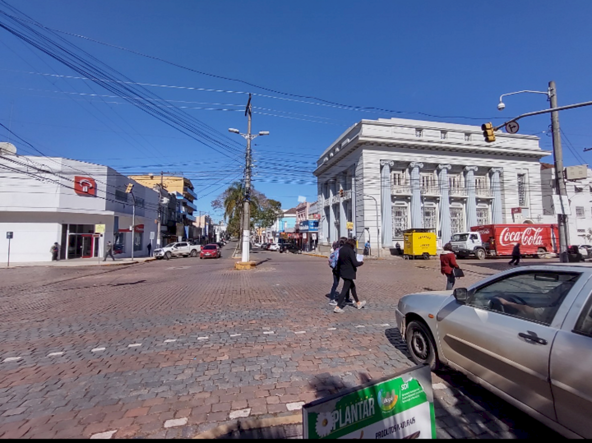 Bancos abrem nesta segunda-feira