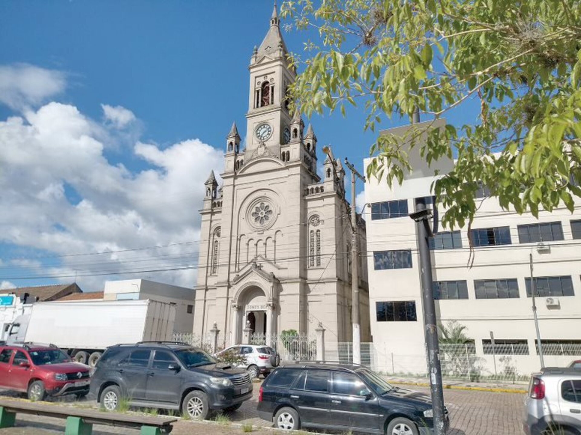 Enquanto isso, paróquia faz ações para arrecadar fundos