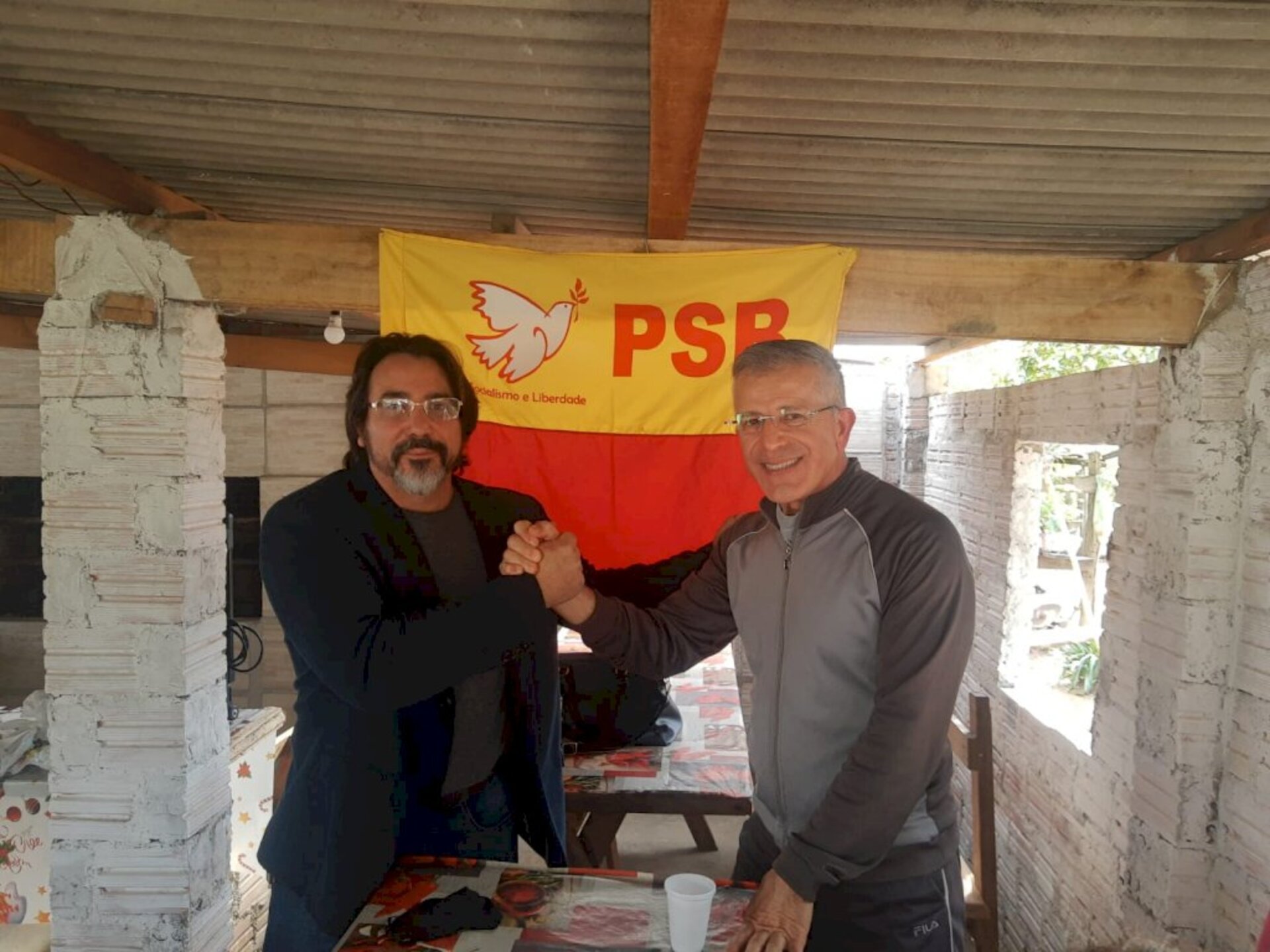 Cougo ficou como presidente de honra do partido
