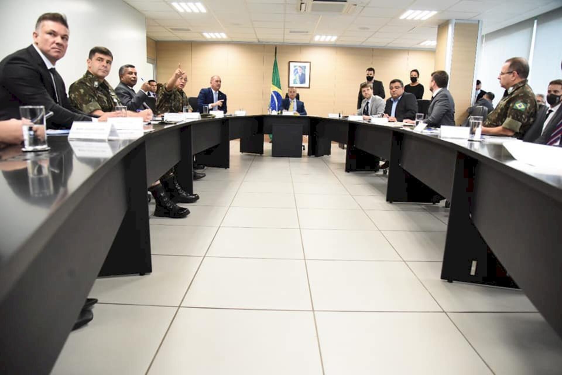 Reunião com ministros e a cúpula do Exército em Brasília