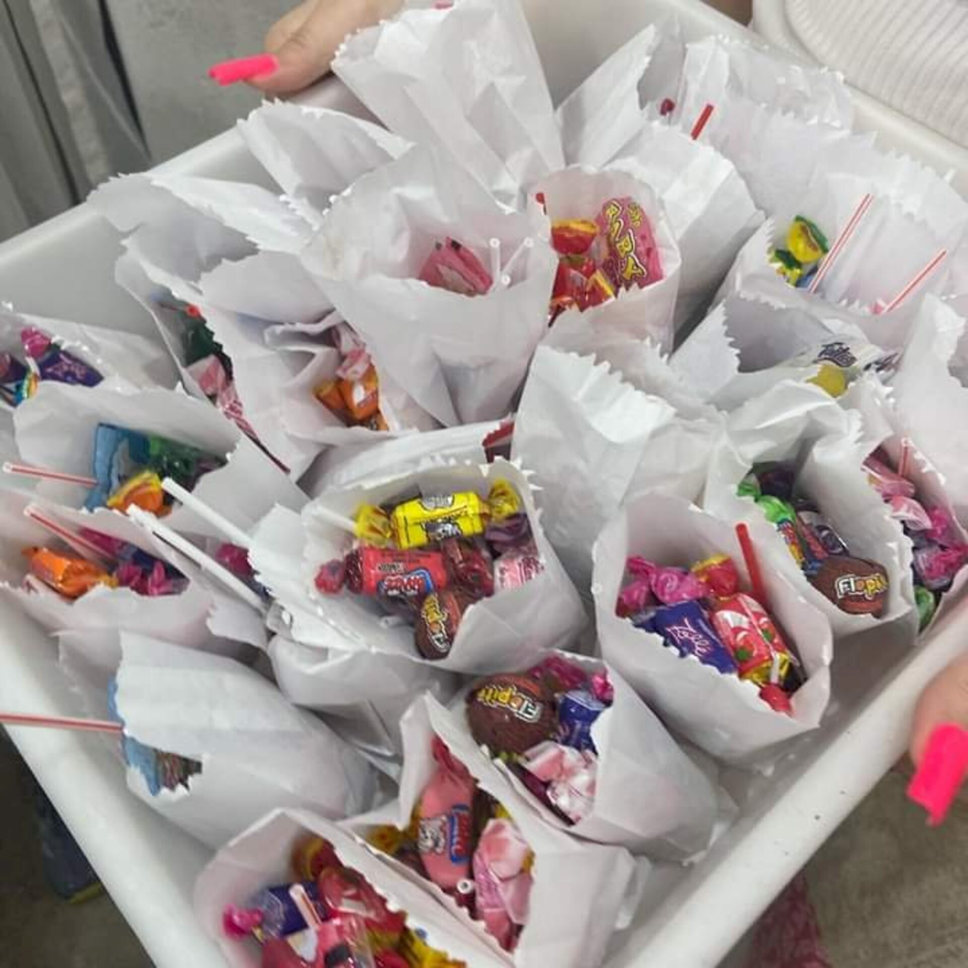 Doces foram distribuídos pelos voluntários no dia 27