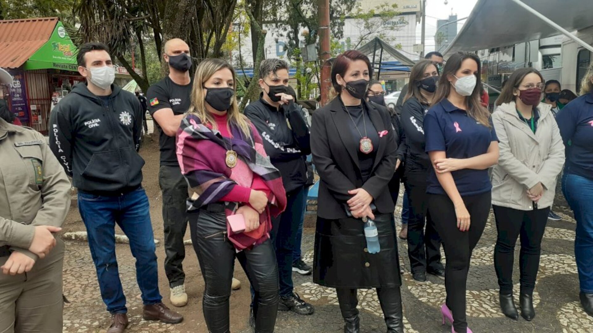 Policiais participaram da ação na praça Silveira Martins