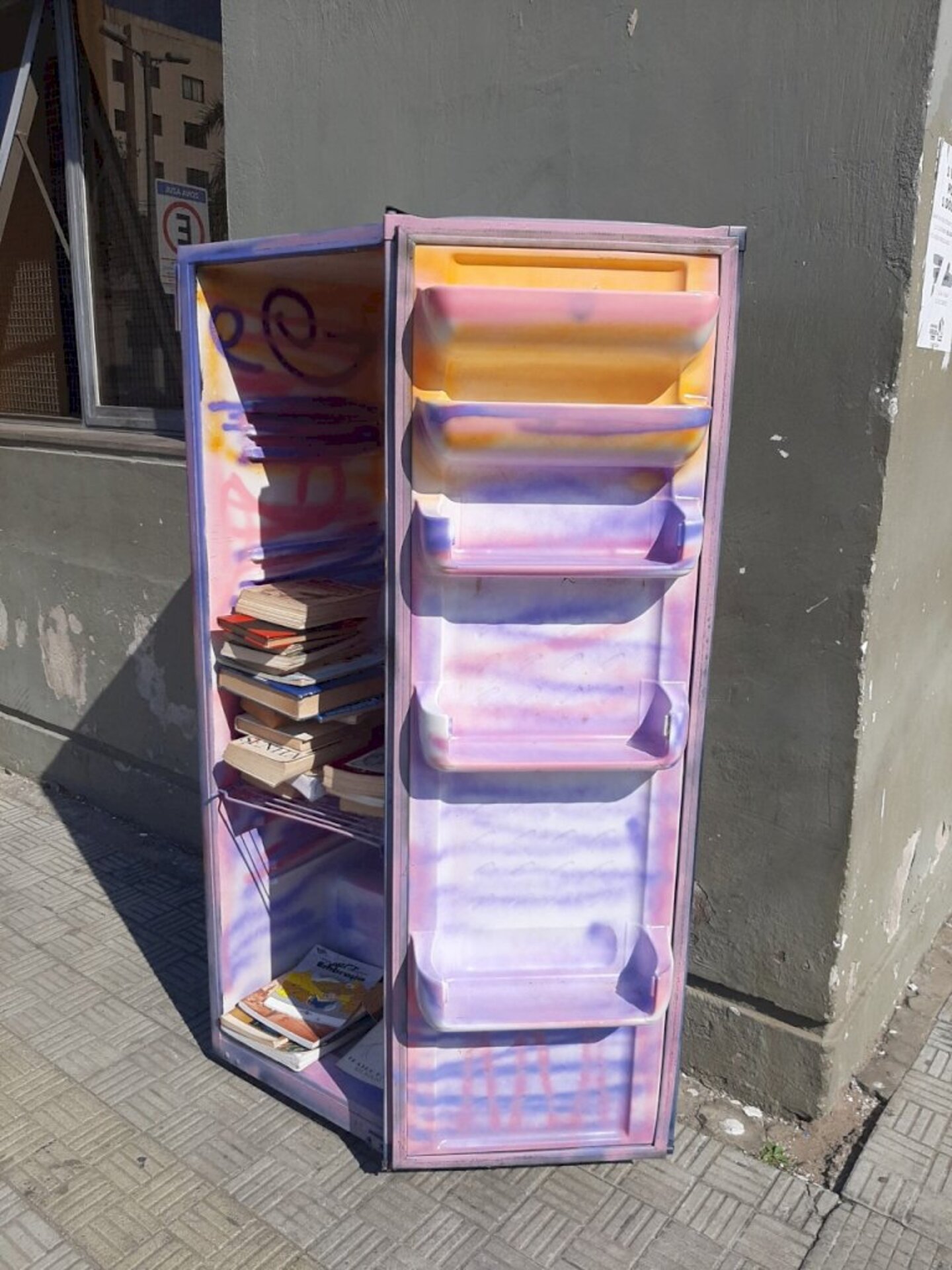 Geladeiras nas calçadas são alvo de debate