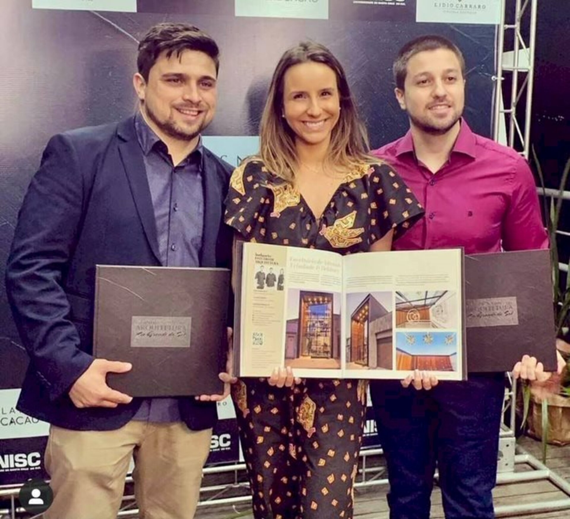 Arquitetos Dineu Borba, Azucena Fonseca e Henrique Nóbrega no lançamento do anuário ?Grandes Nomes da Arquitetura 2021?, do qual fazem parte. #Parabéns!