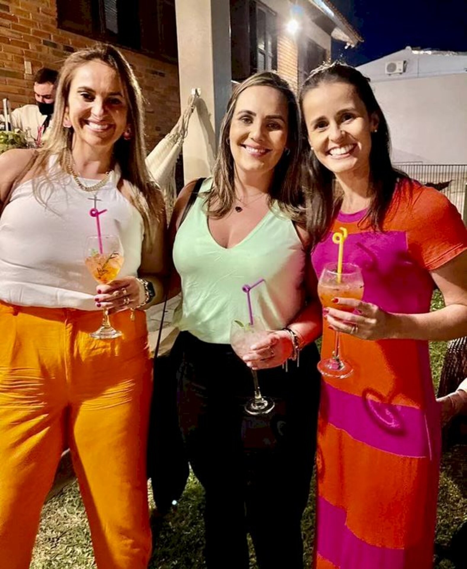 Paula Médici Saraiva, Débora Schaan Salis e Ana Paula Salis Martins González, presenças no aniversário de Ruth Salis Costa e Silva