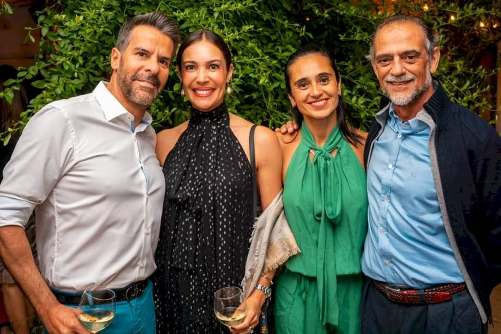O renomado cirurgião plástico Ruben Lang, sua esposa, Roberta Sirotsky junto a Cristina e Amilton Gaffrée da Silveira no cumple de Cristina em Punta