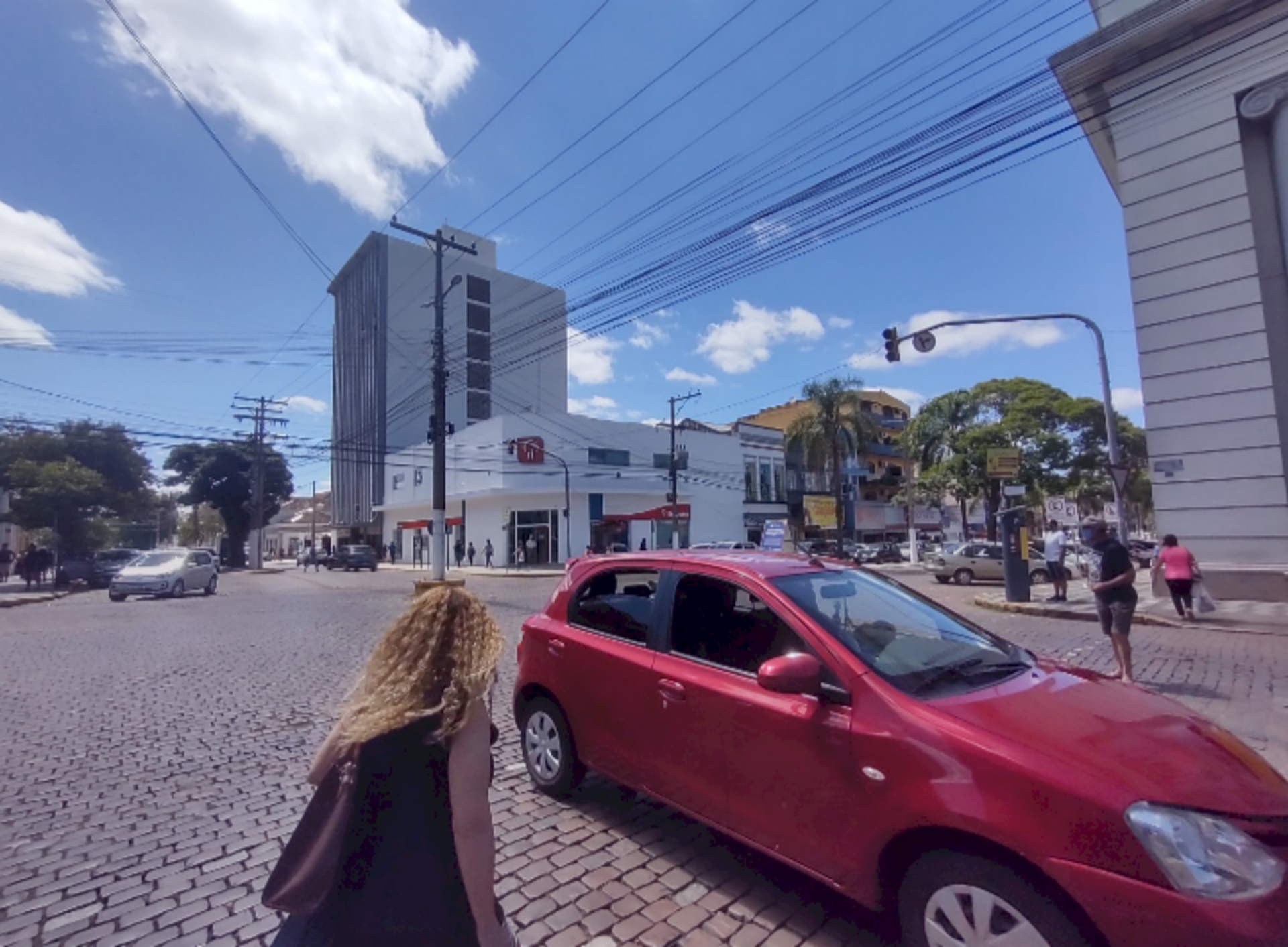 Bancos funcionam até as 11h na sexta-feira