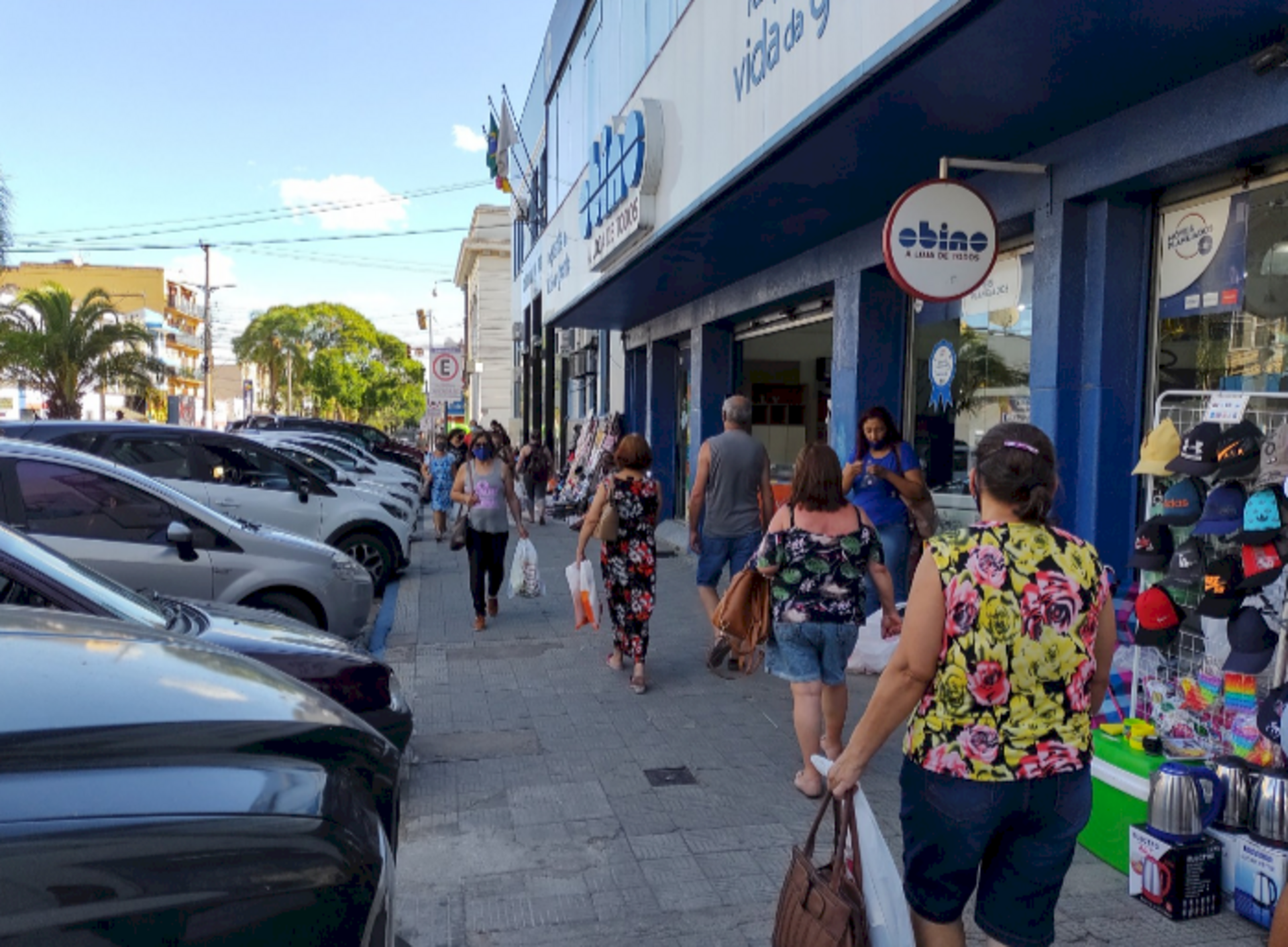 Lojas funcionam nesta sexta-feira até as 20h