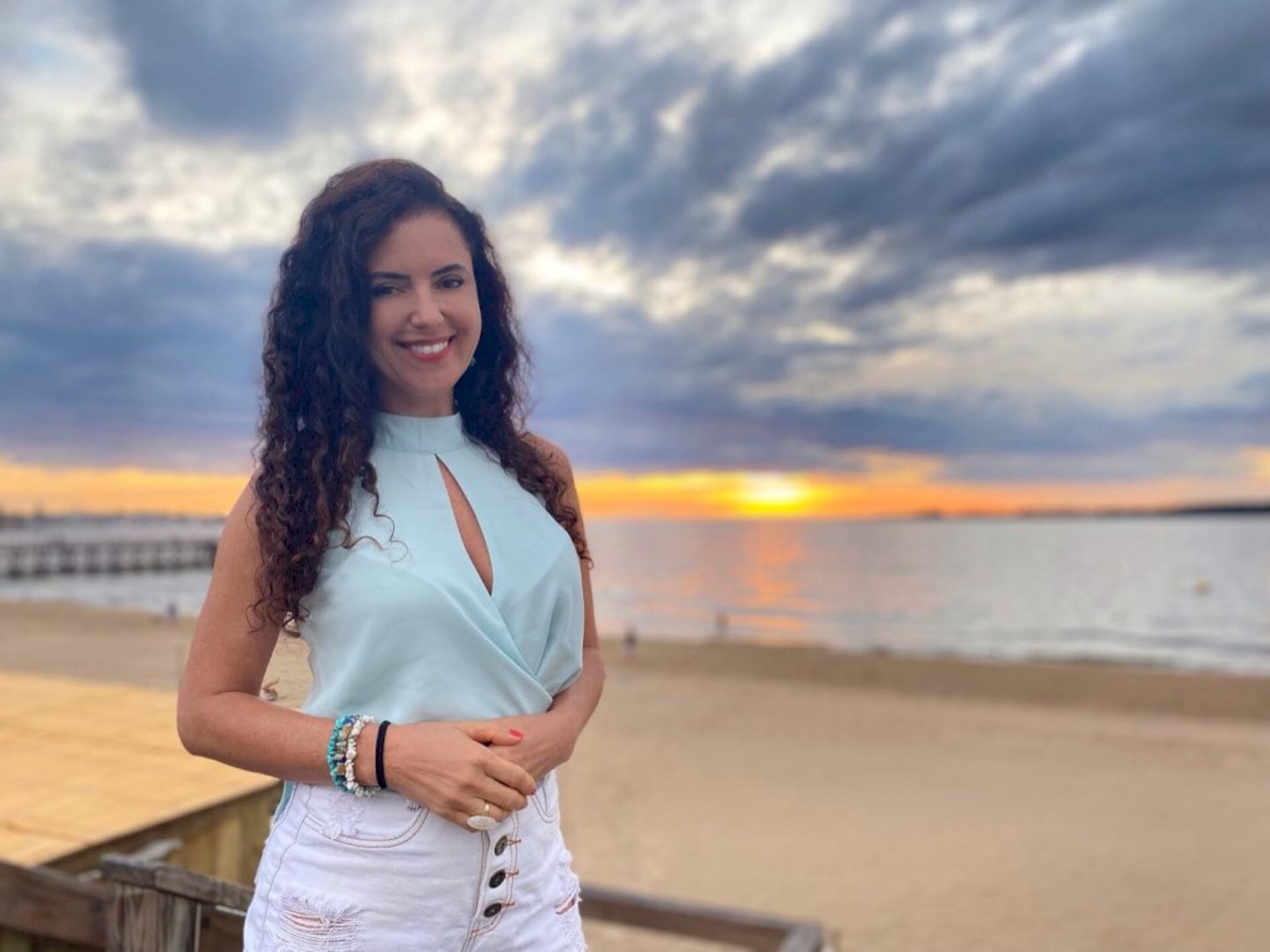 Luísa Martins curte o exuberante primeiro pôr do sol do ano, em Punta del Este
