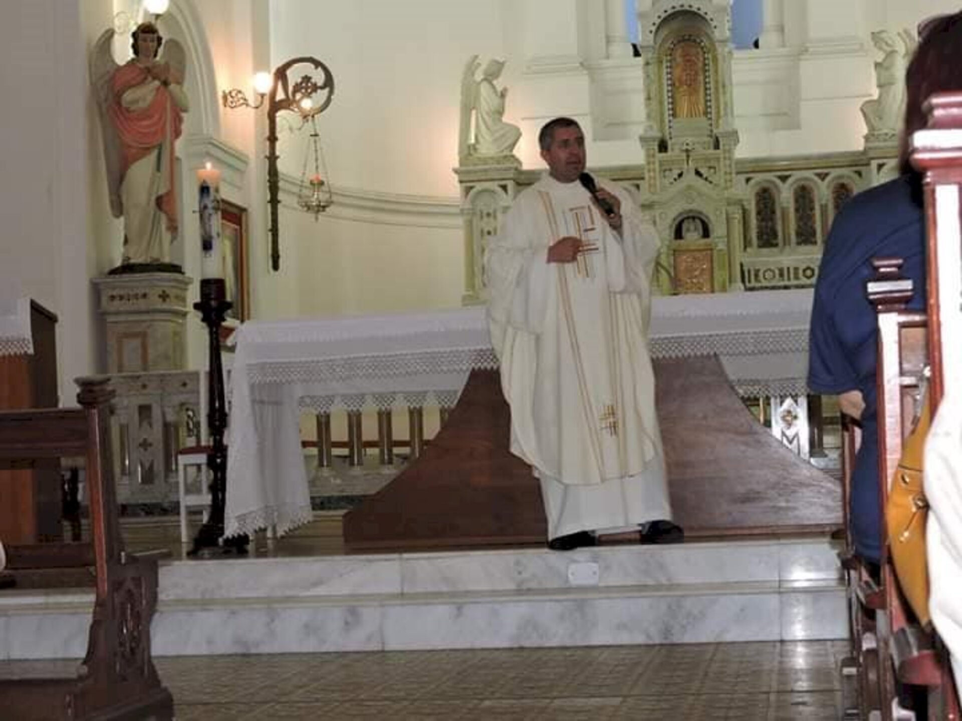 Padre Felipe deixa a vida religiosa