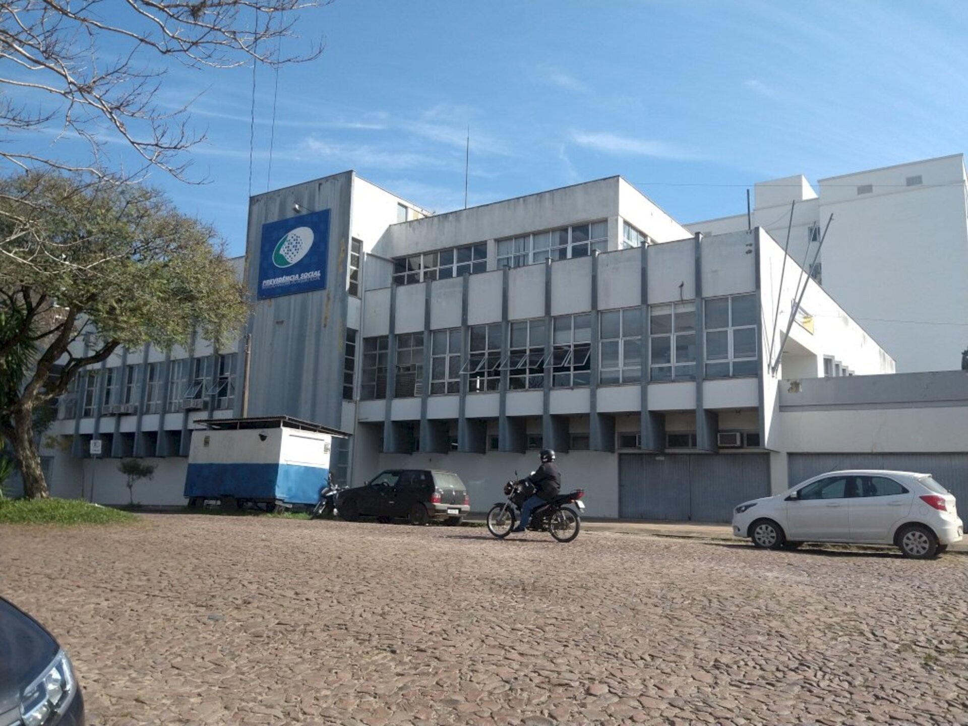 Procedimento foi suspenso em todo o país após aumento da covid-19